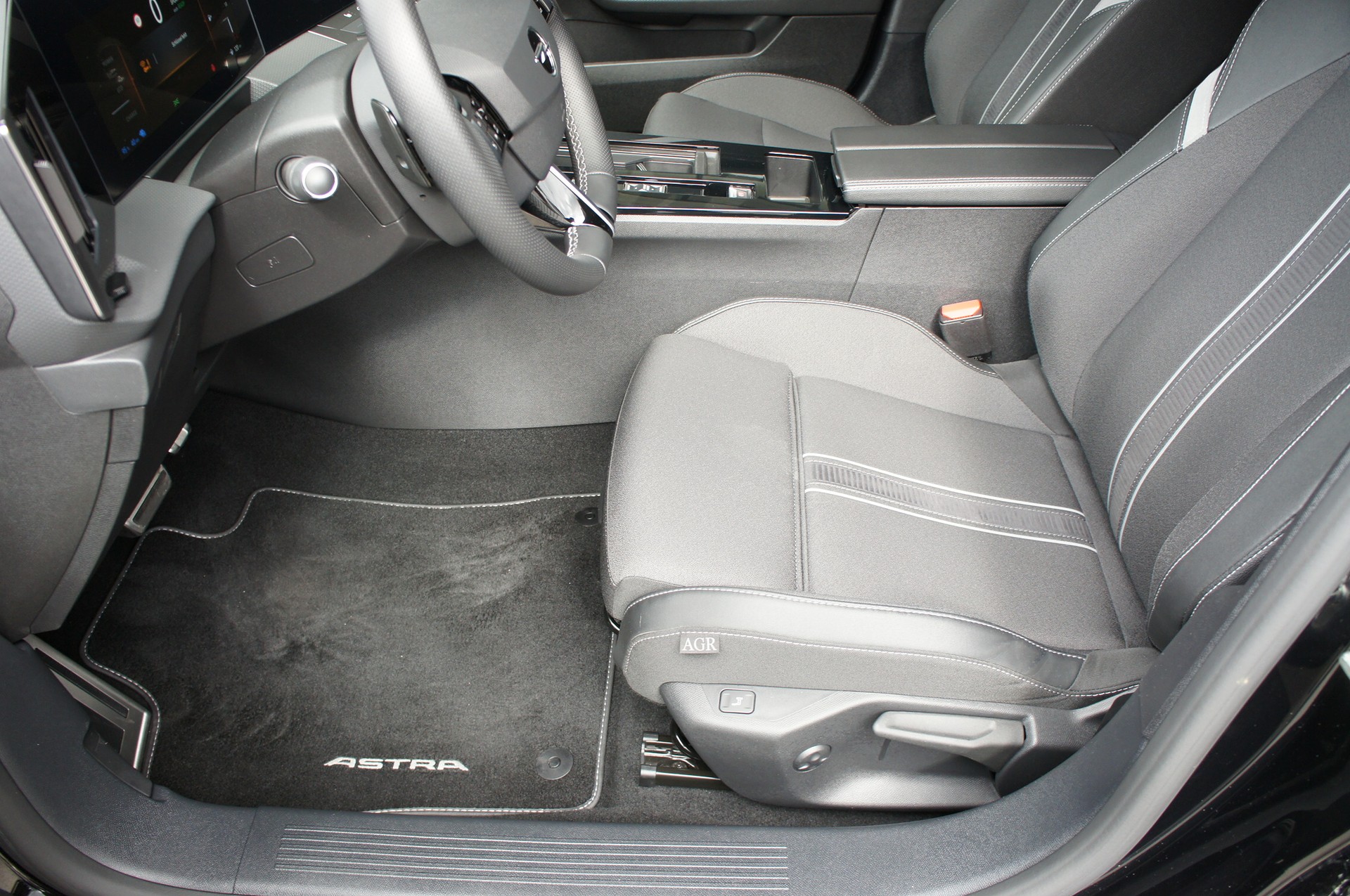 OPEL Astra Sports Tourer 1.6 PHEV Turbo GS A-image-13