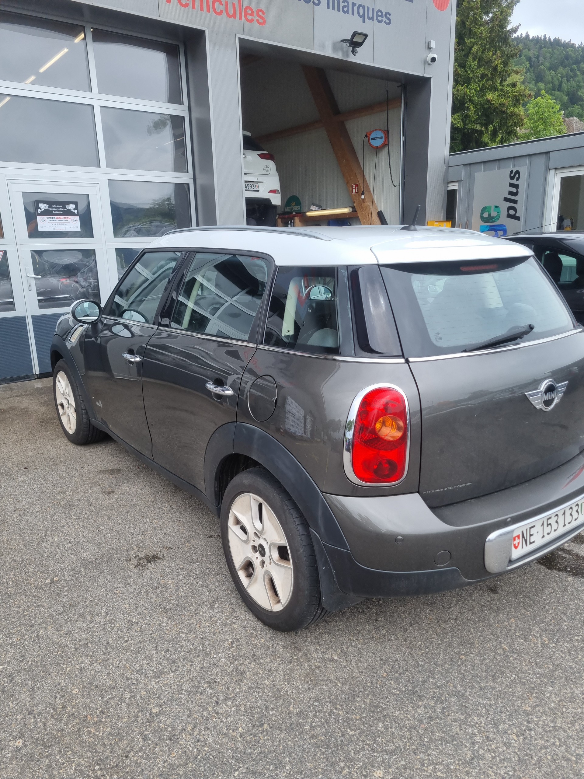 MINI Countryman Cooper D ALL4-image-4