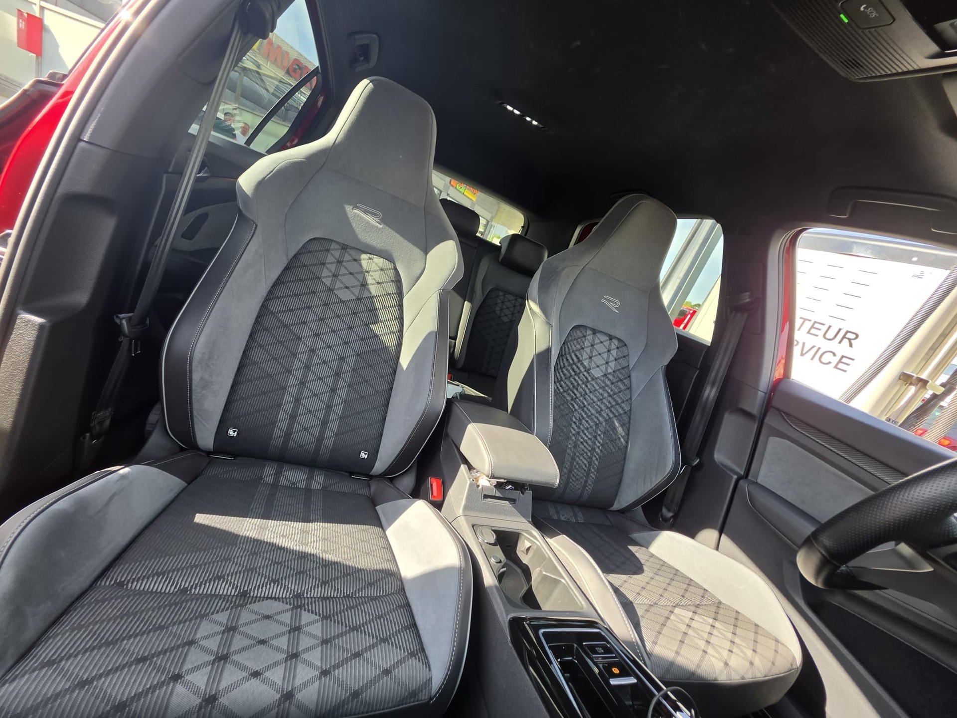 VW 1.5 eTSI R-Line DSG-image-4