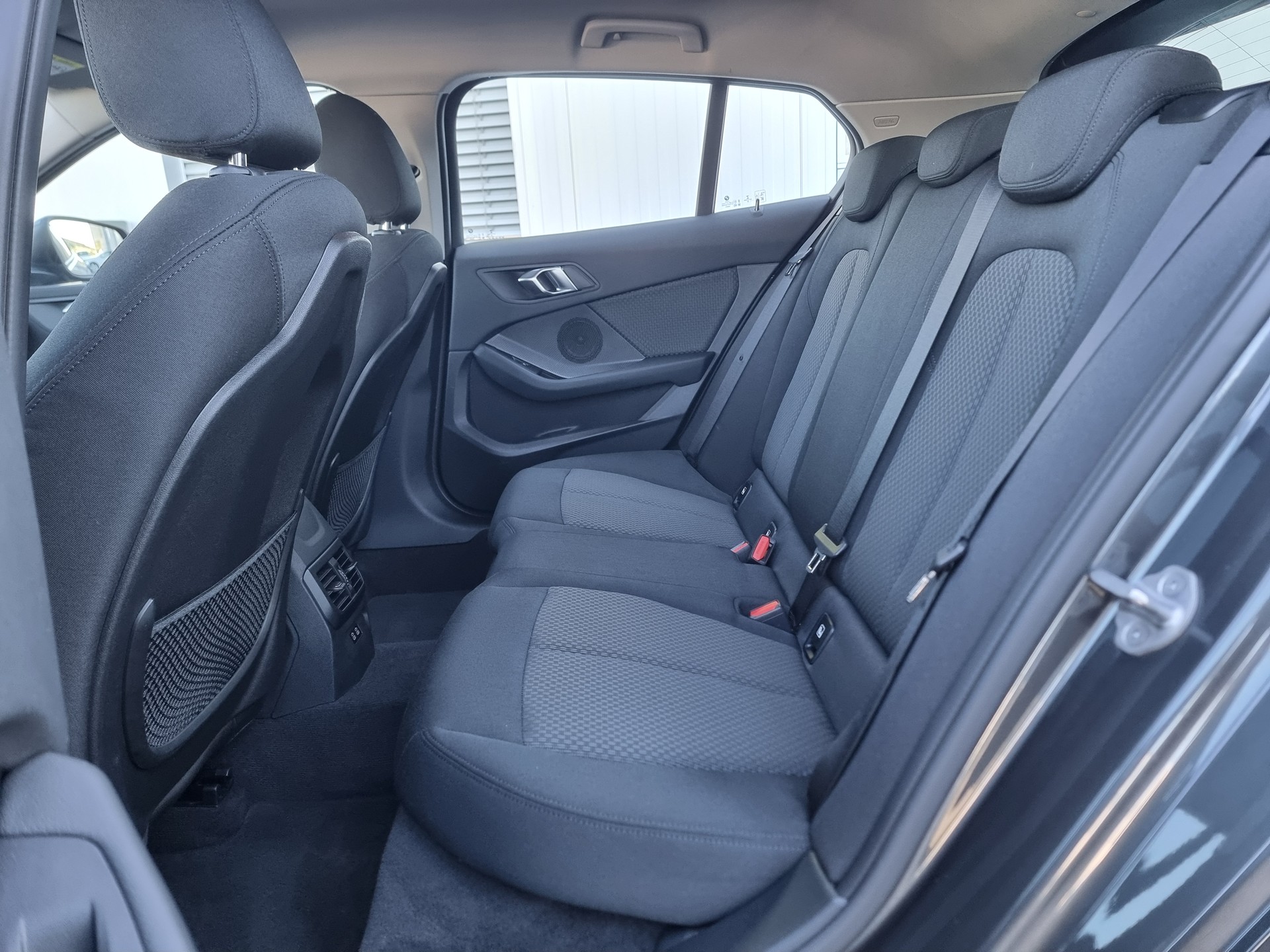 BMW 118i-image-7