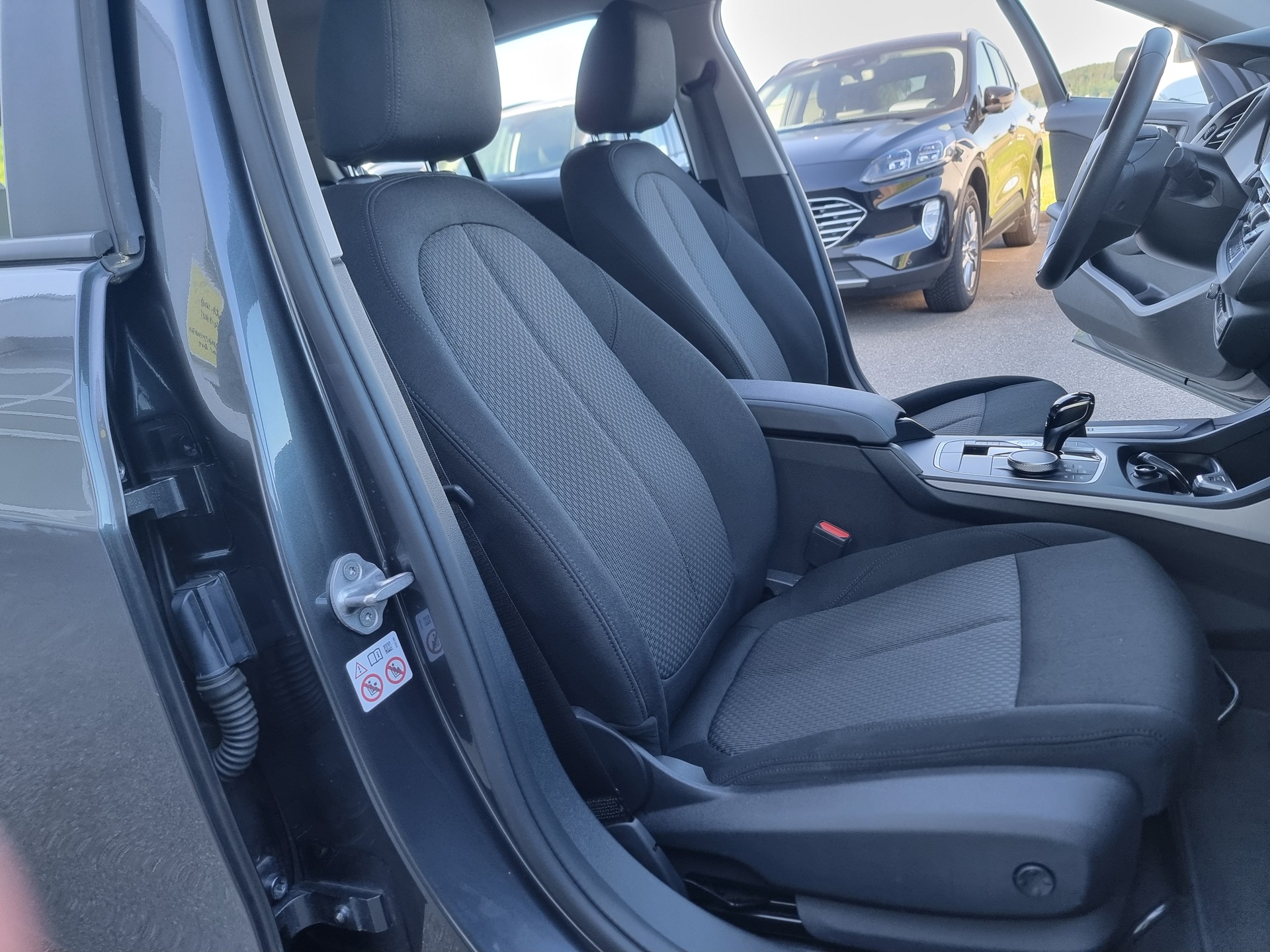 BMW 118i-image-8