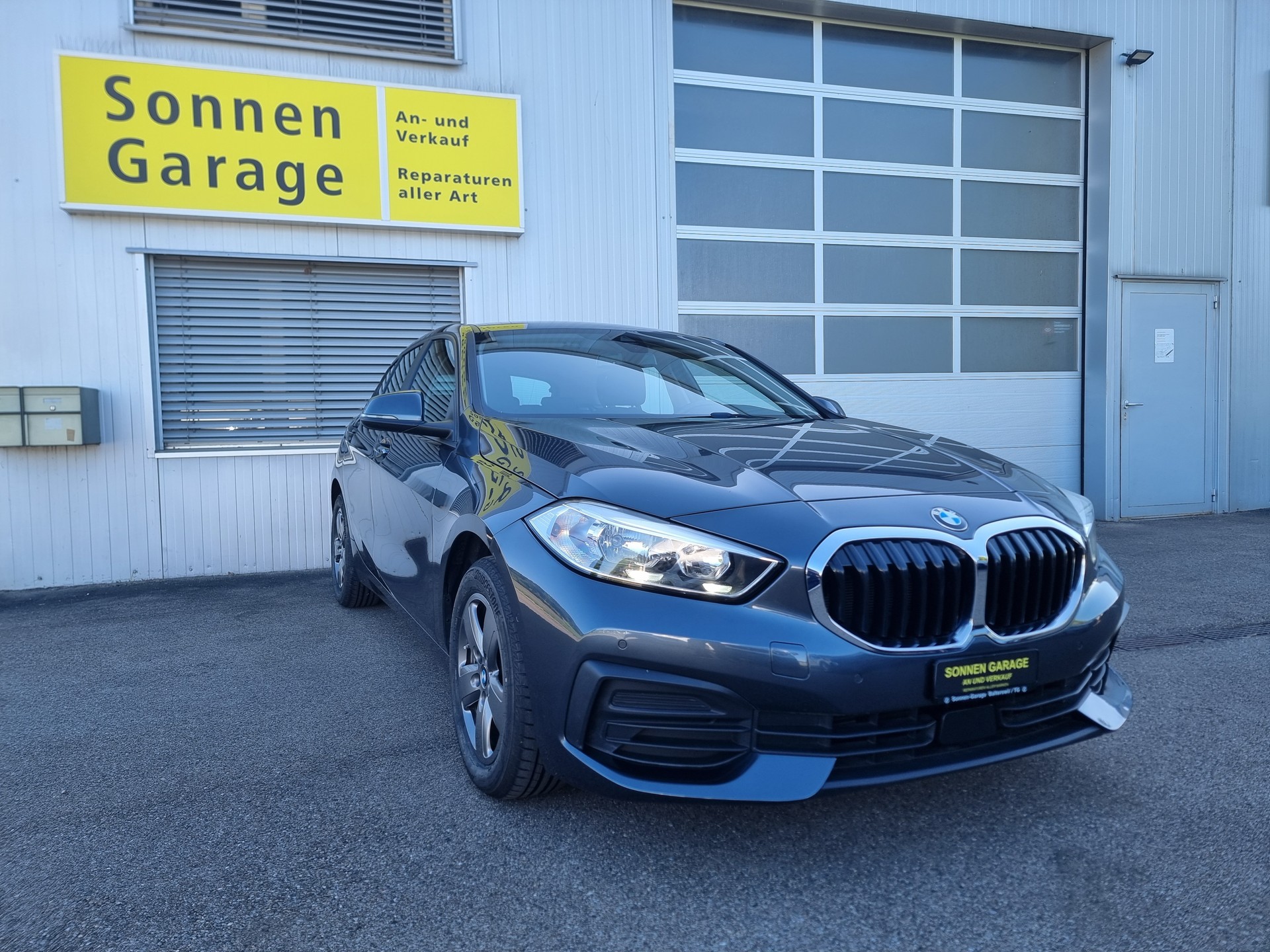 BMW 118i-image-2