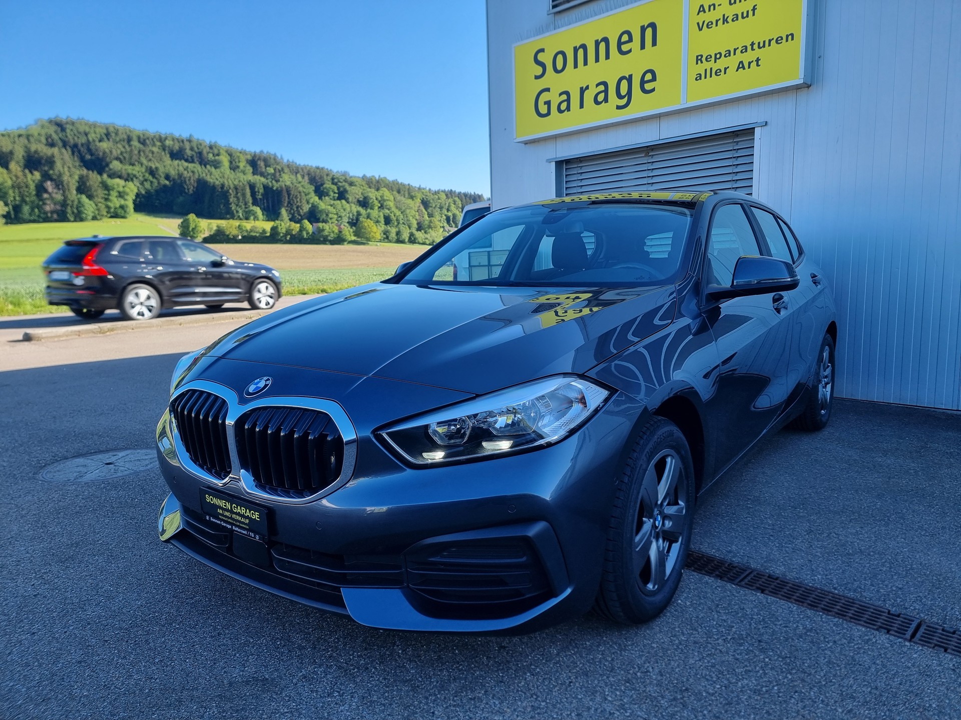 BMW 118i-image-0