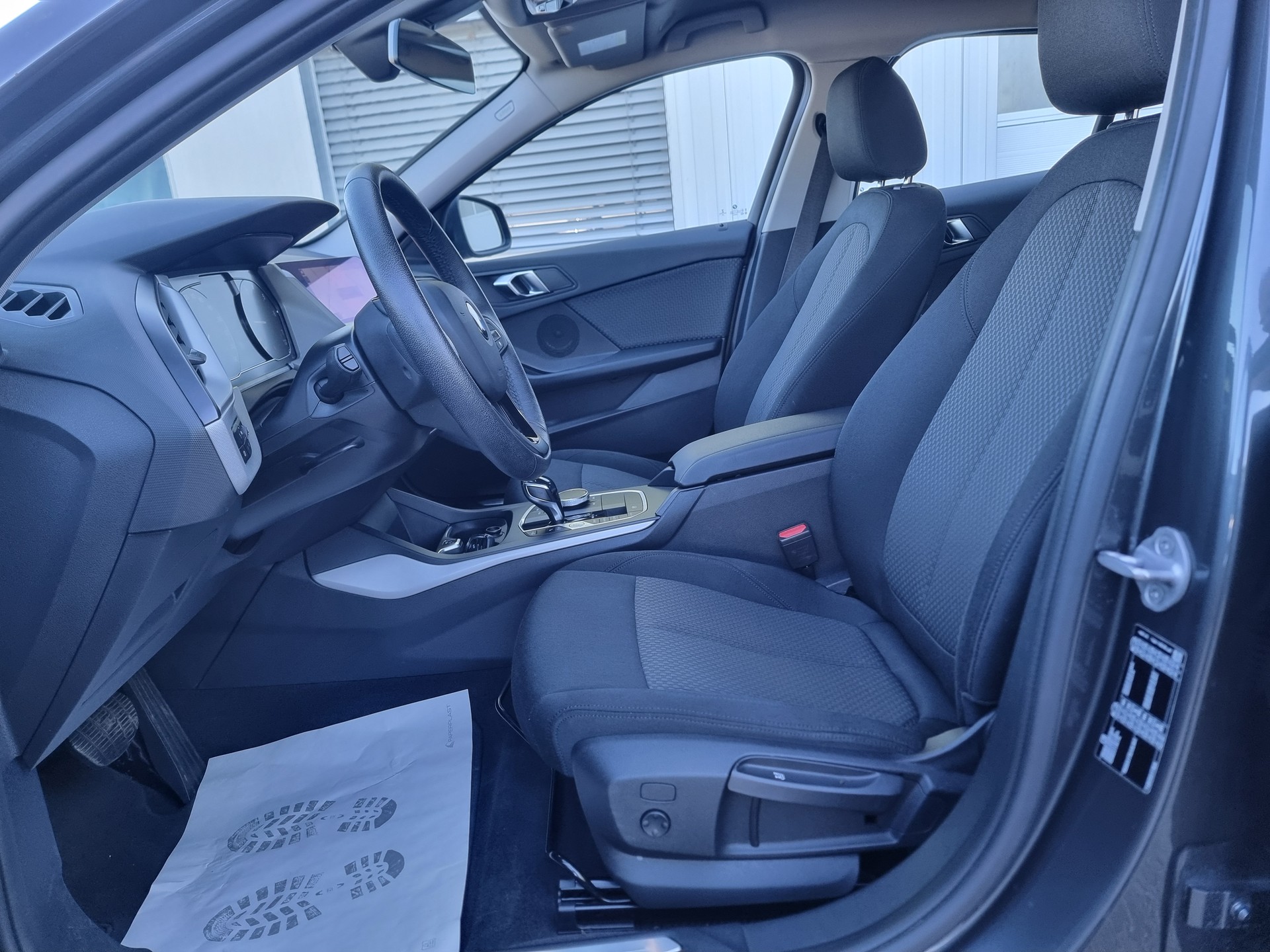 BMW 118i-image-6
