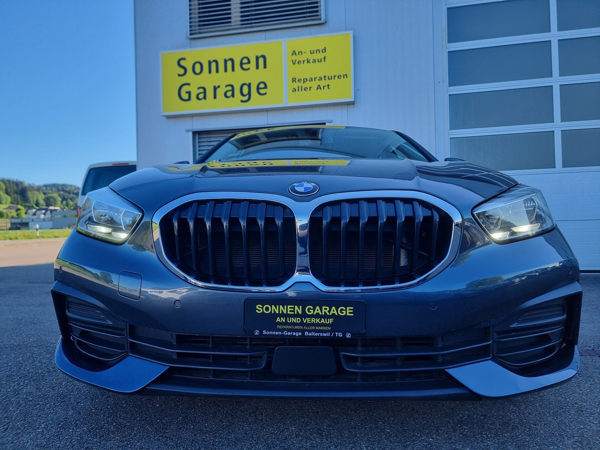 BMW 118i-image-1
