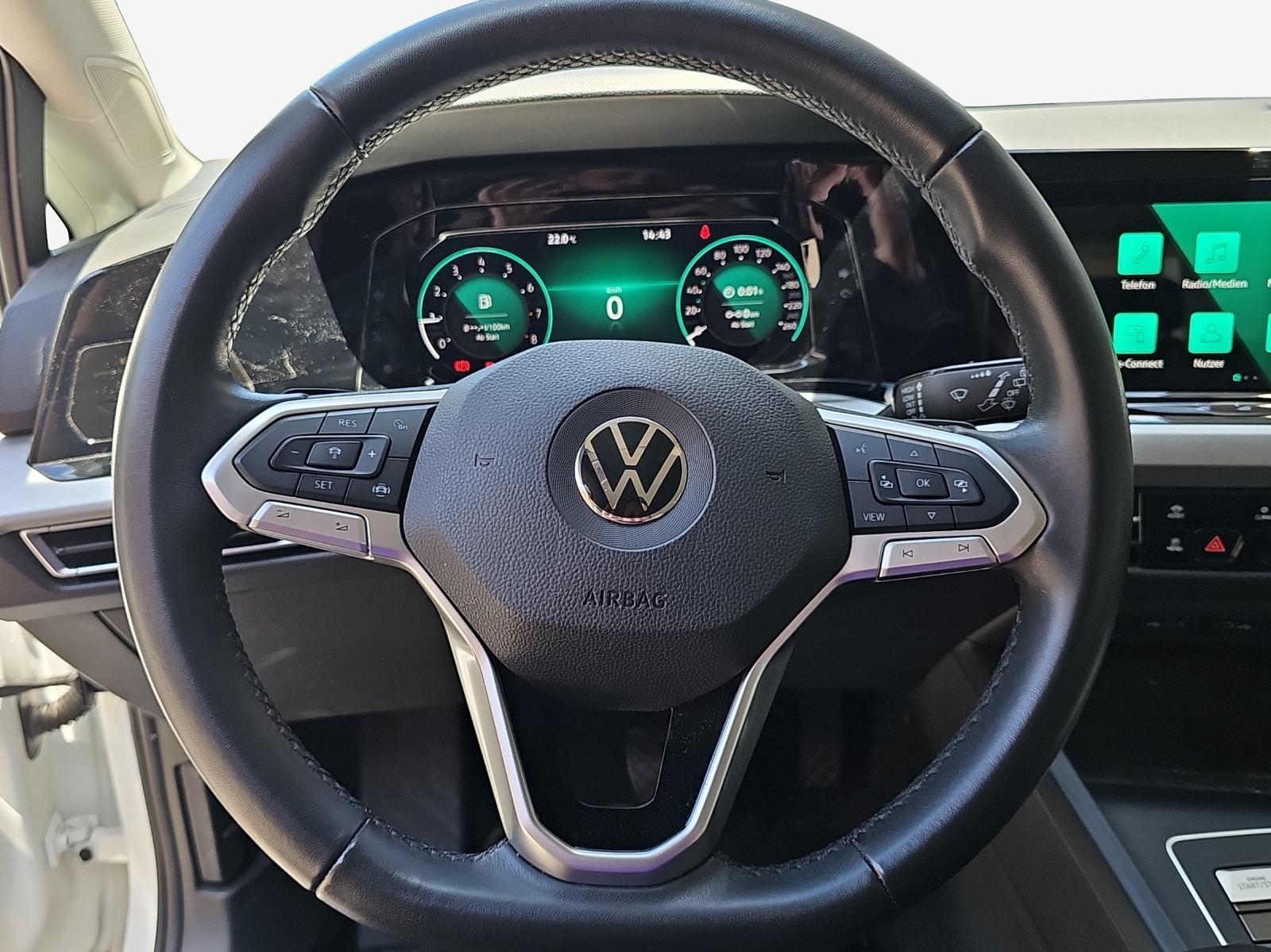 VW Golf 1.0 TSI Life-image-9