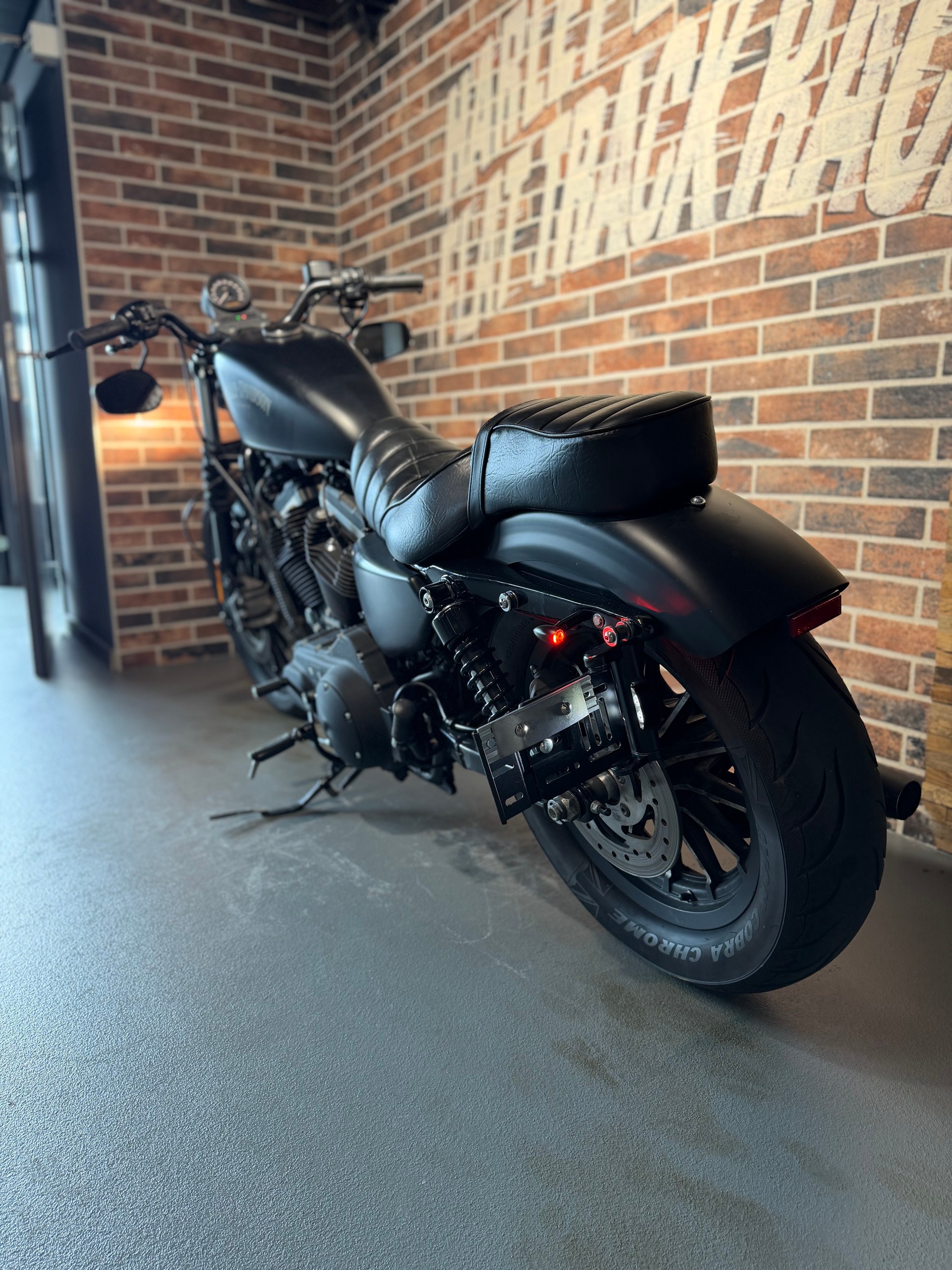 HARLEY-DAVIDSON XL 883 N Sportster Iron ABS-showroom-element-3