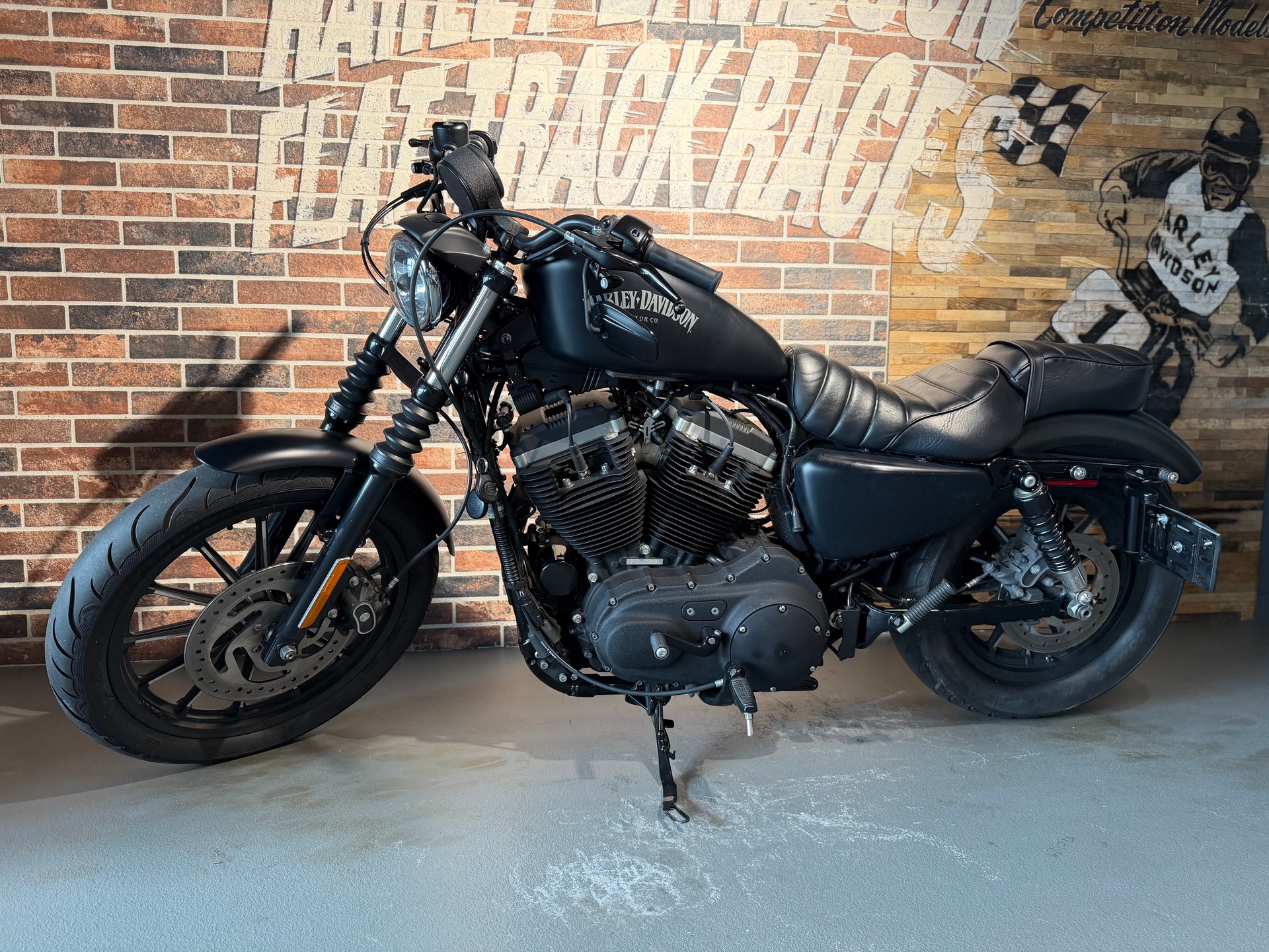 HARLEY-DAVIDSON XL 883 N Sportster Iron ABS