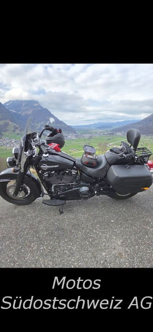 HARLEY-DAVIDSON FLHCS