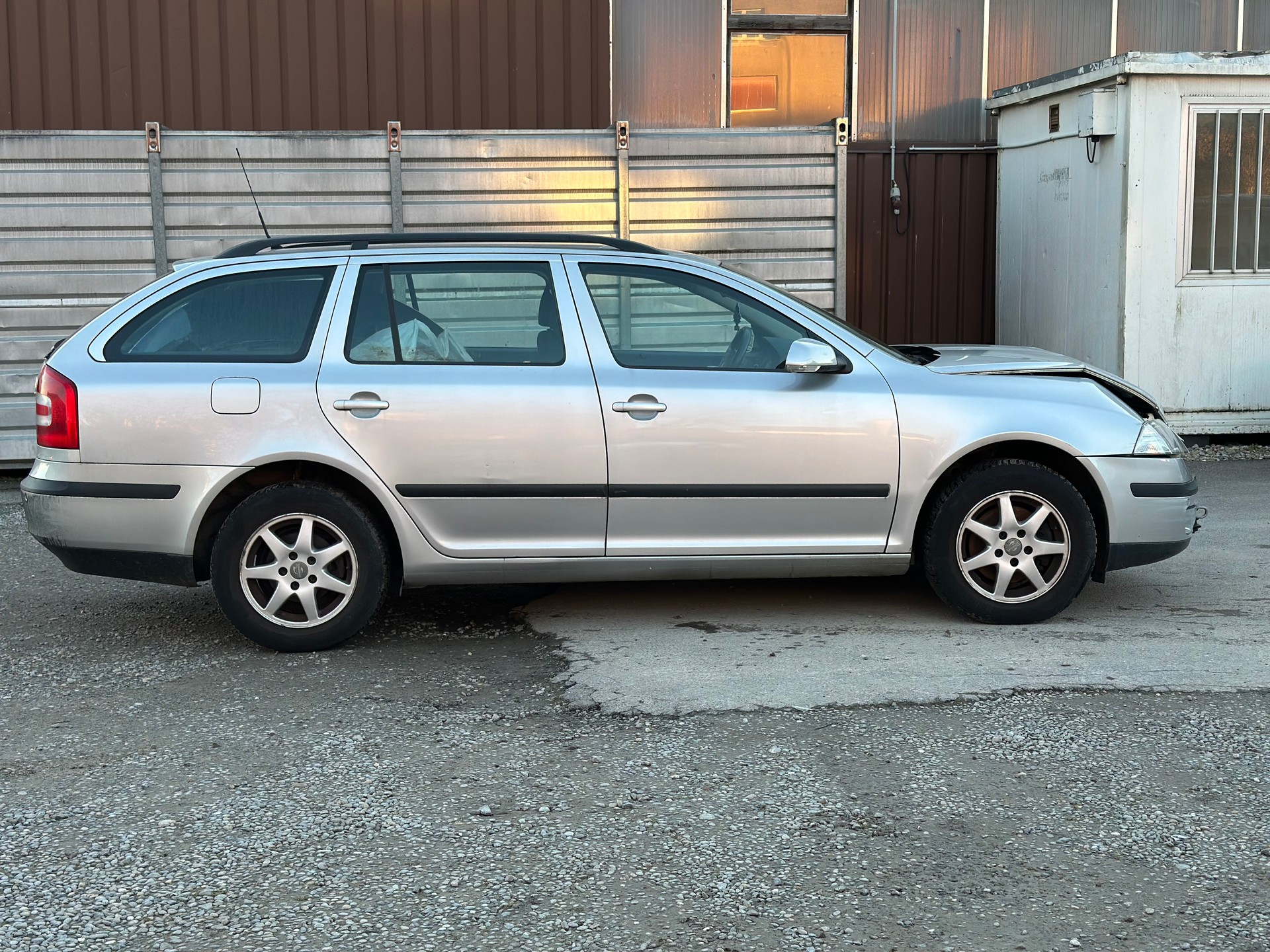 SKODA Octavia 2.0 FSI Elegance-image-1
