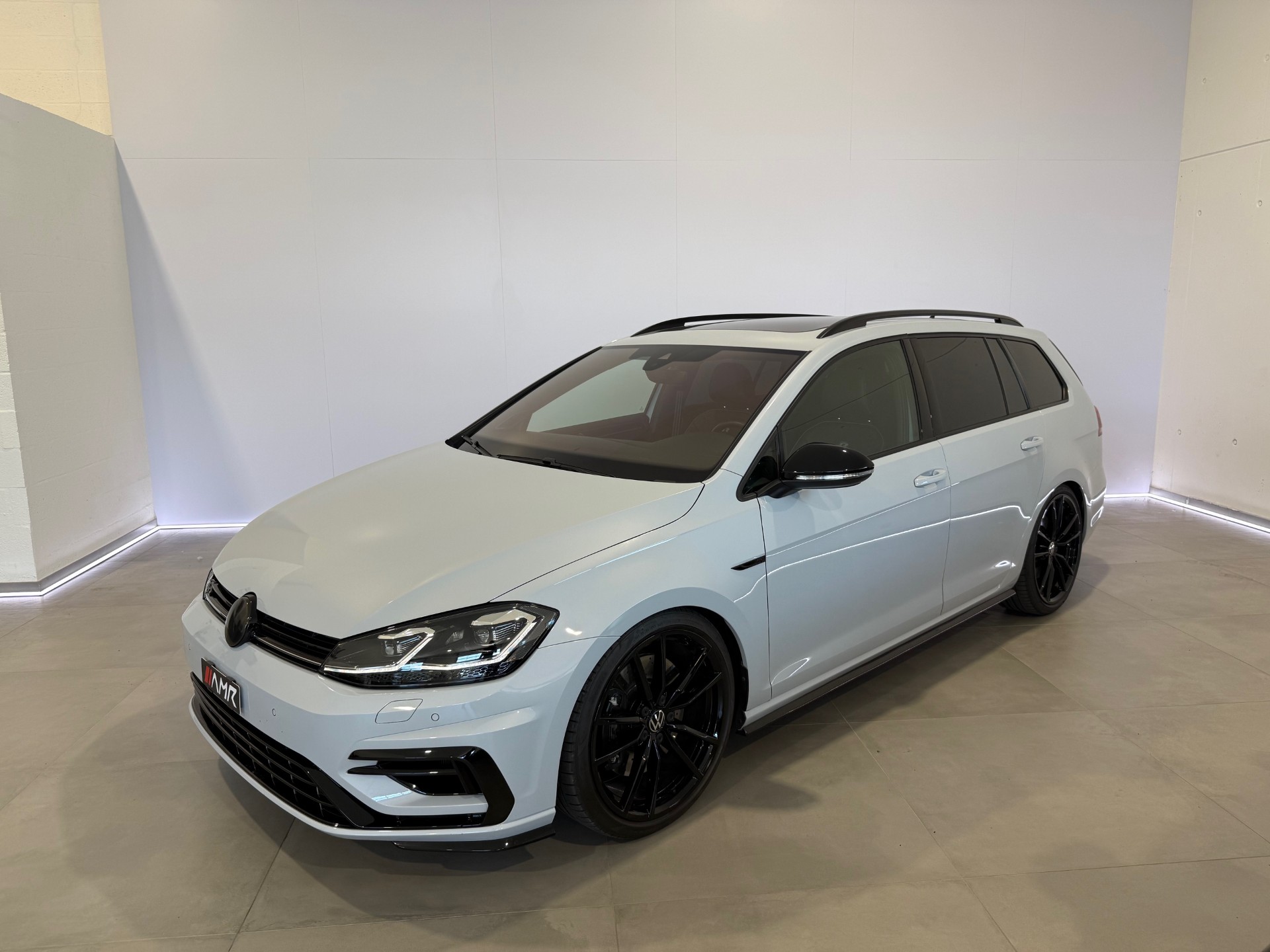 VW Golf Variant 2.0 TSI R 4Motion DSG-image-0