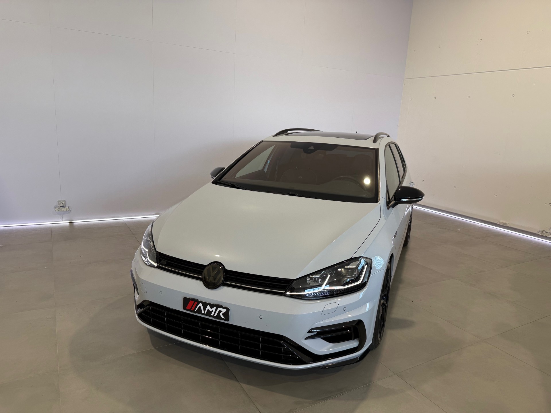 VW Golf Variant 2.0 TSI R 4Motion DSG-image-2