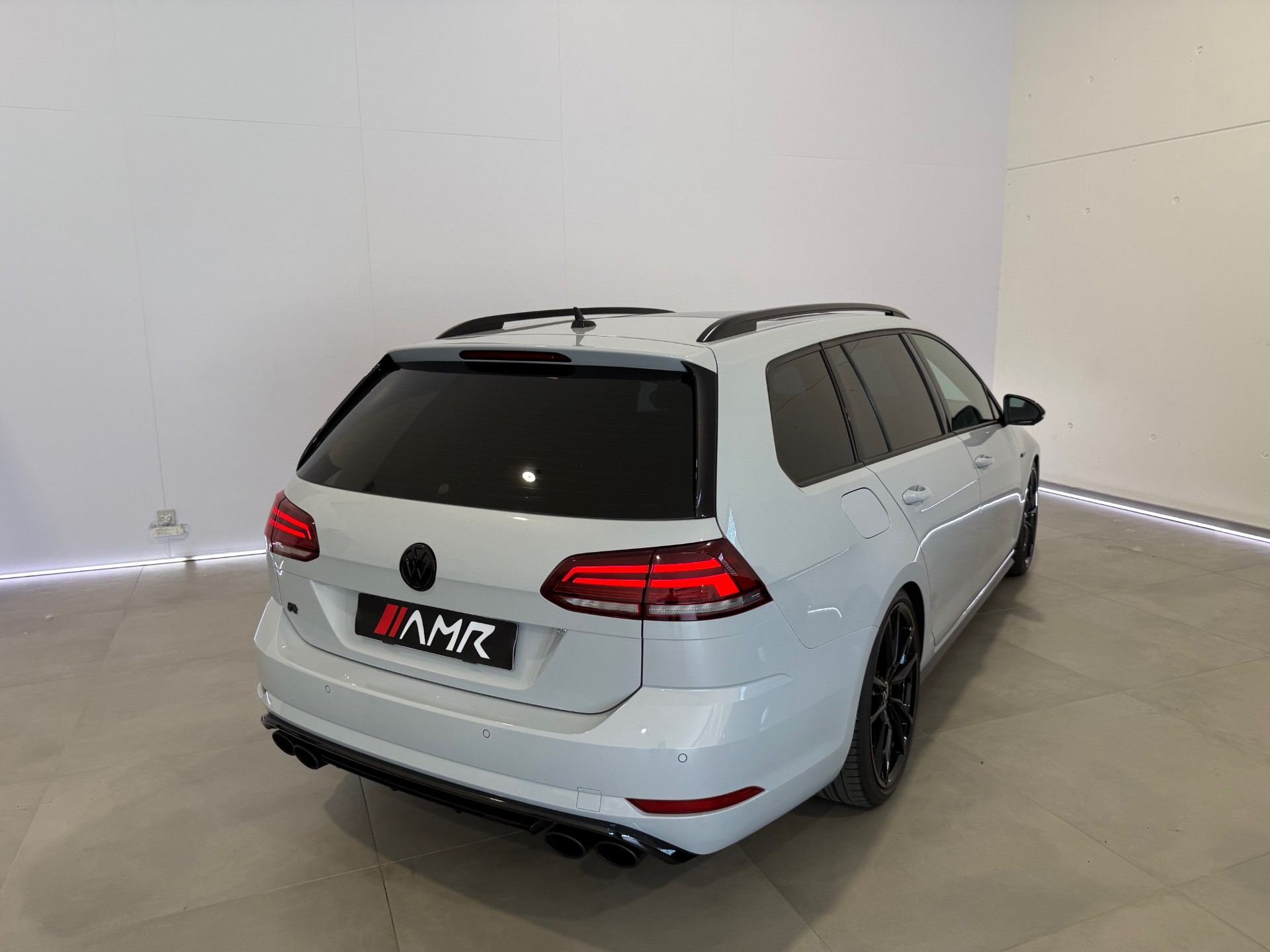 VW Golf Variant 2.0 TSI R 4Motion DSG-image-7
