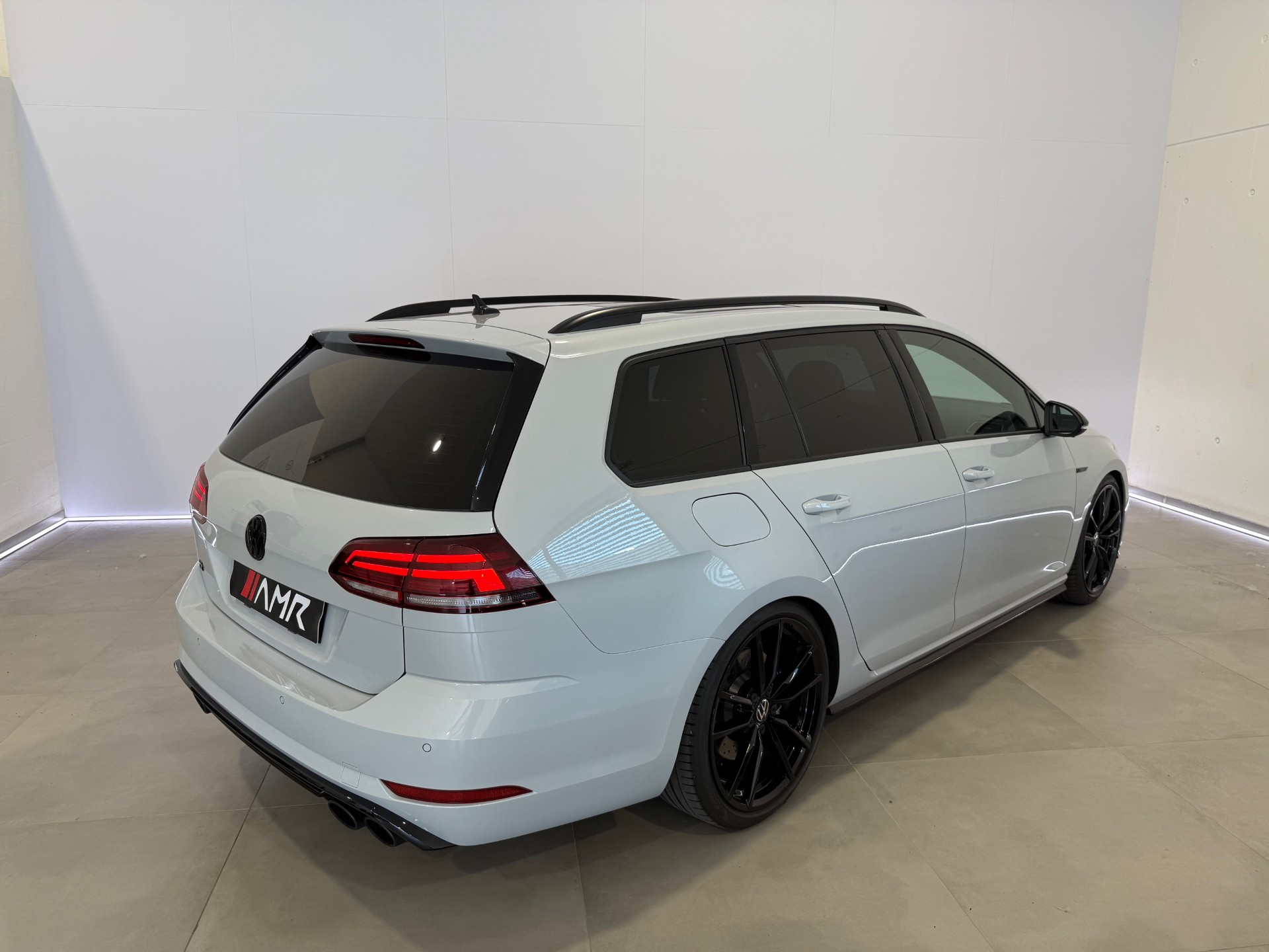 VW Golf Variant 2.0 TSI R 4Motion DSG-image-6