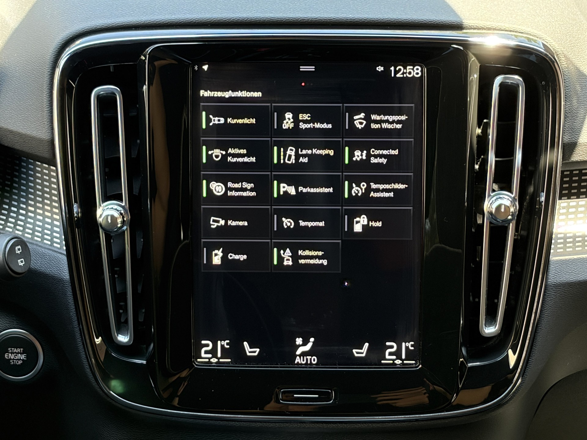 VOLVO 1.5 T5 PiH R-Design-image-16