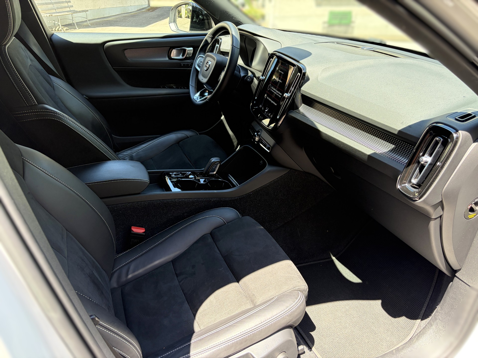 VOLVO 1.5 T5 PiH R-Design-image-10
