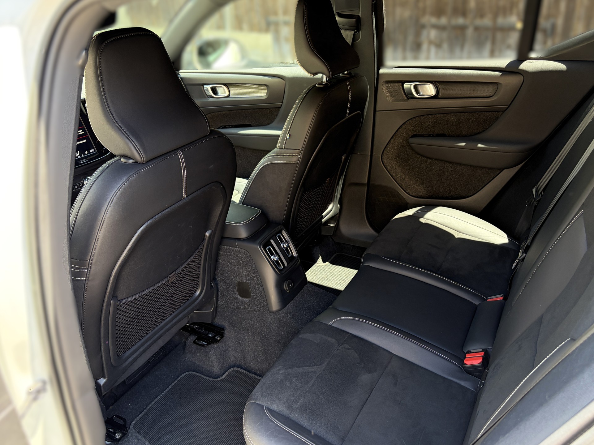 VOLVO 1.5 T5 PiH R-Design-image-9