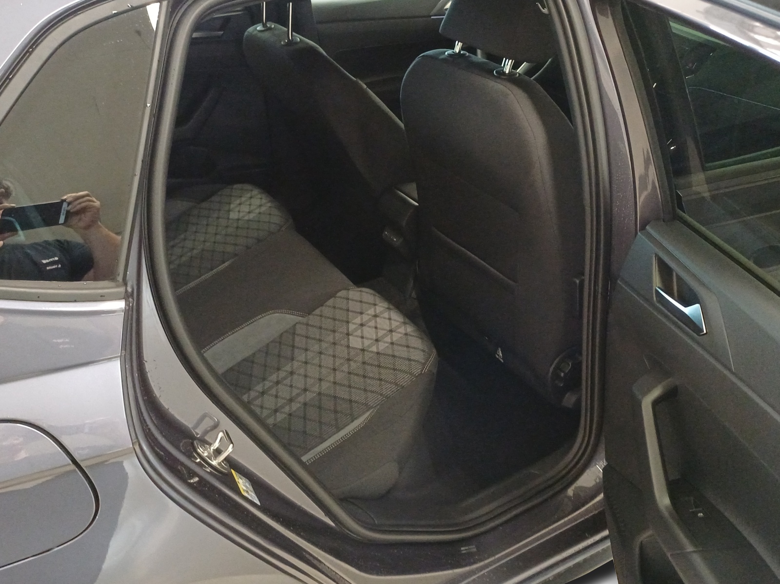 VW Polo 1.0 TSI R-Line DSG-image-11