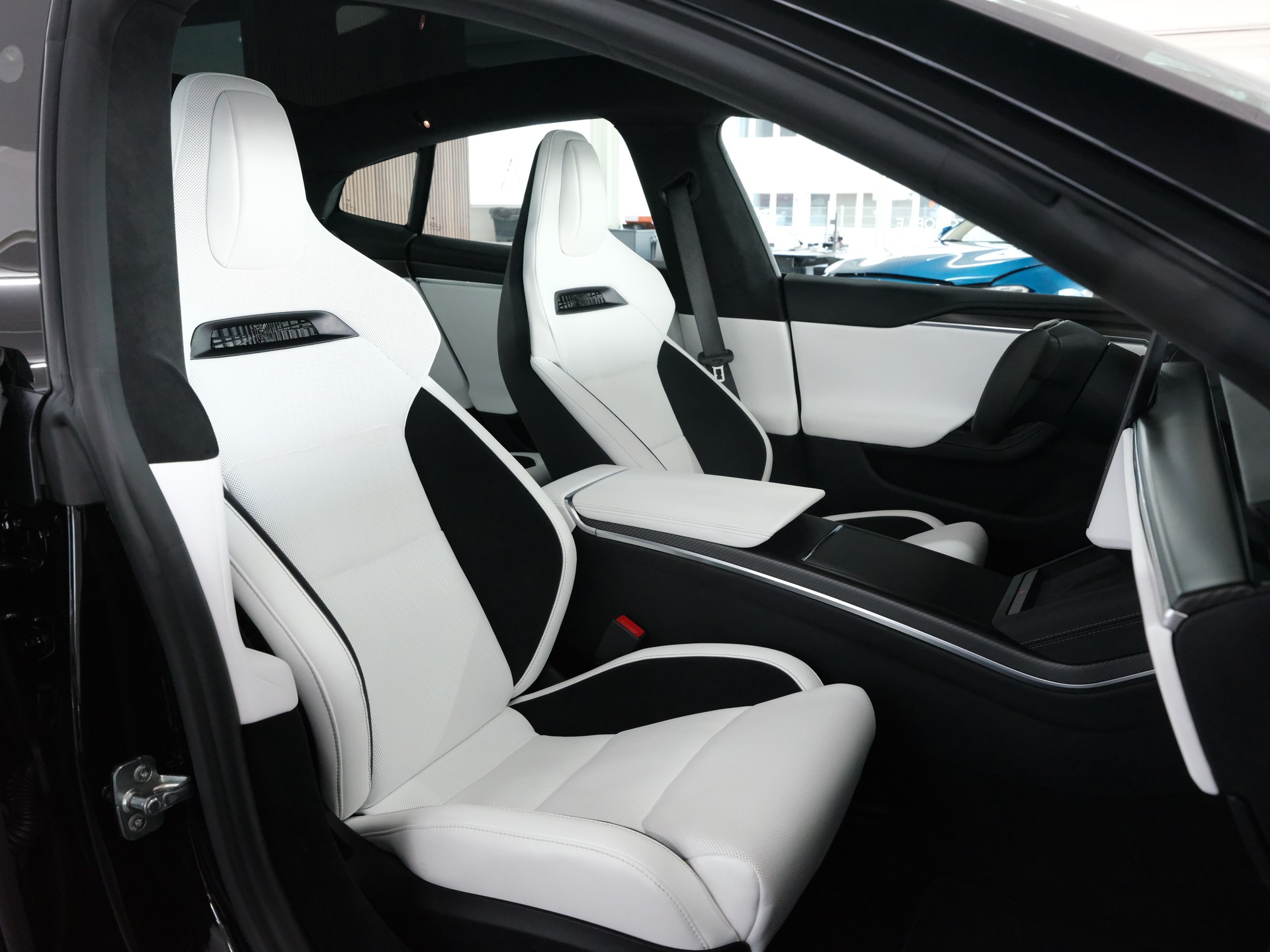 TESLA Model S 100 kWh Plaid-image-20