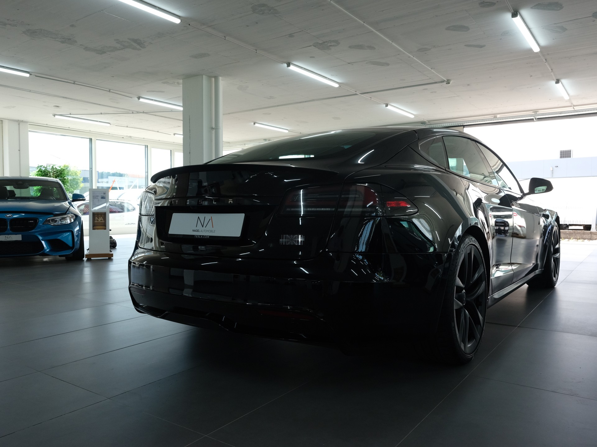 TESLA Model S 100 kWh Plaid-image-3