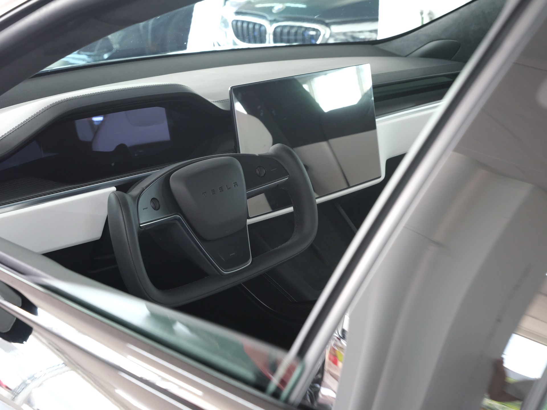 TESLA Model S 100 kWh Plaid-image-16