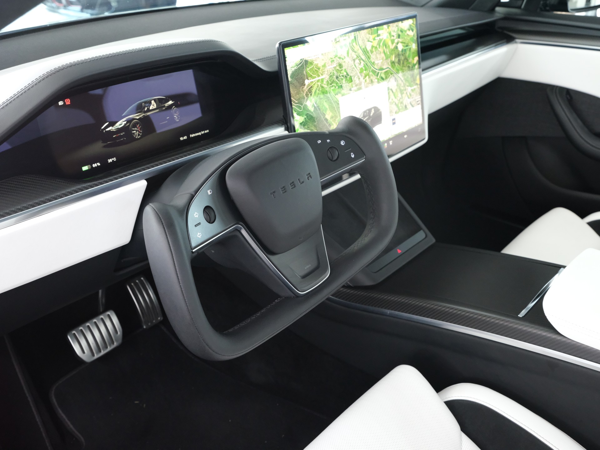 TESLA Model S 100 kWh Plaid-image-12