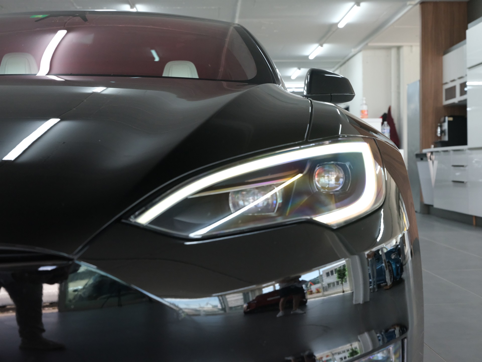 TESLA Model S 100 kWh Plaid-image-10