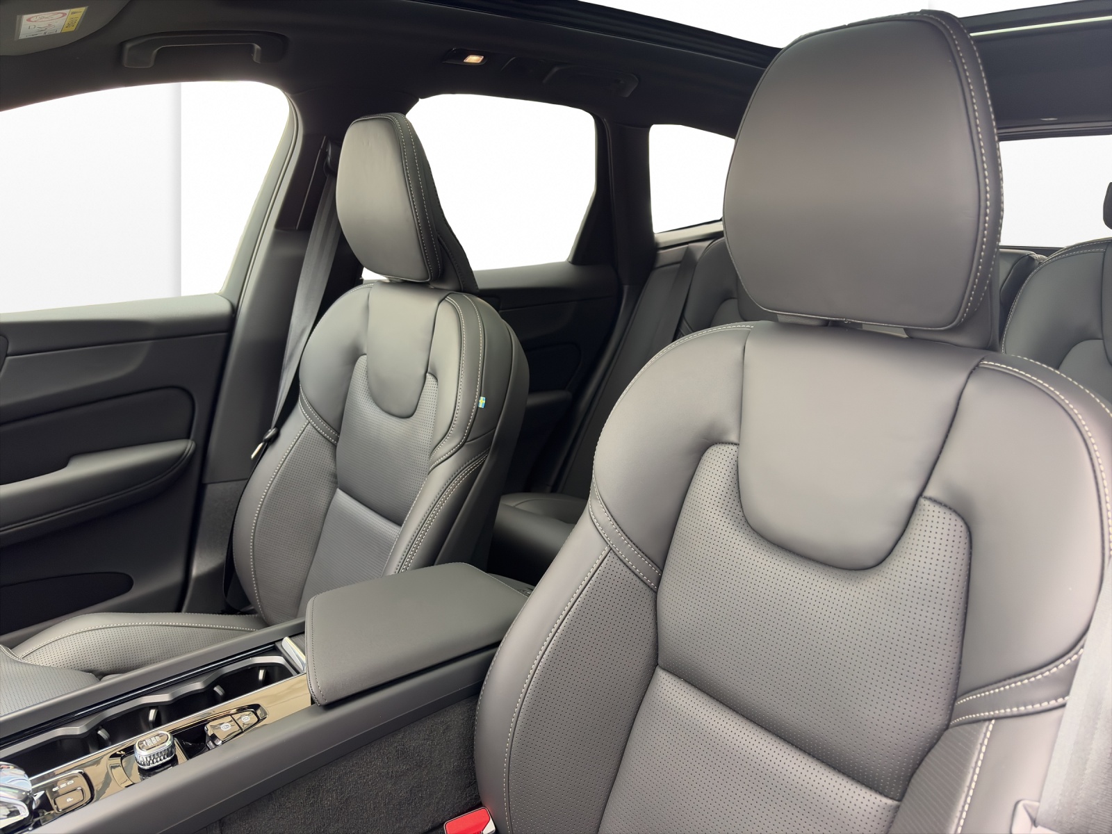 VOLVO XC60 2.0 T8 TE Black Edition eAWD-image-8