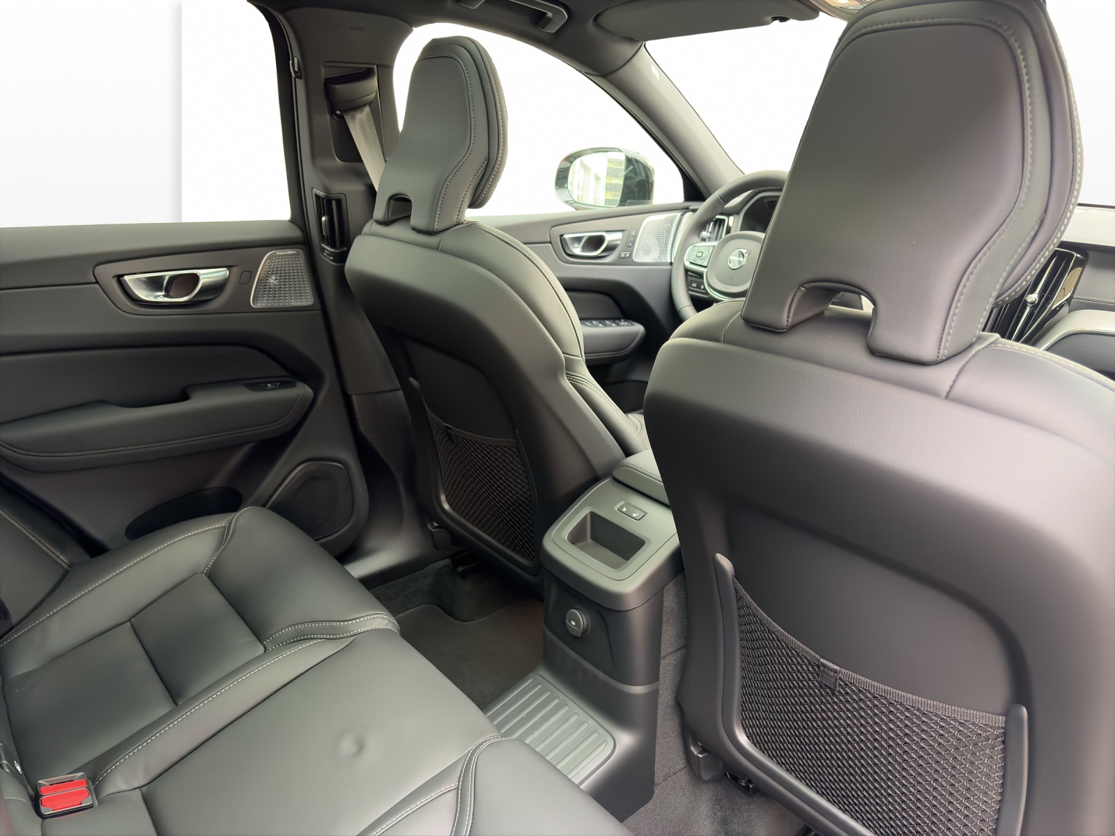 VOLVO XC60 2.0 T8 TE Black Edition eAWD-image-16