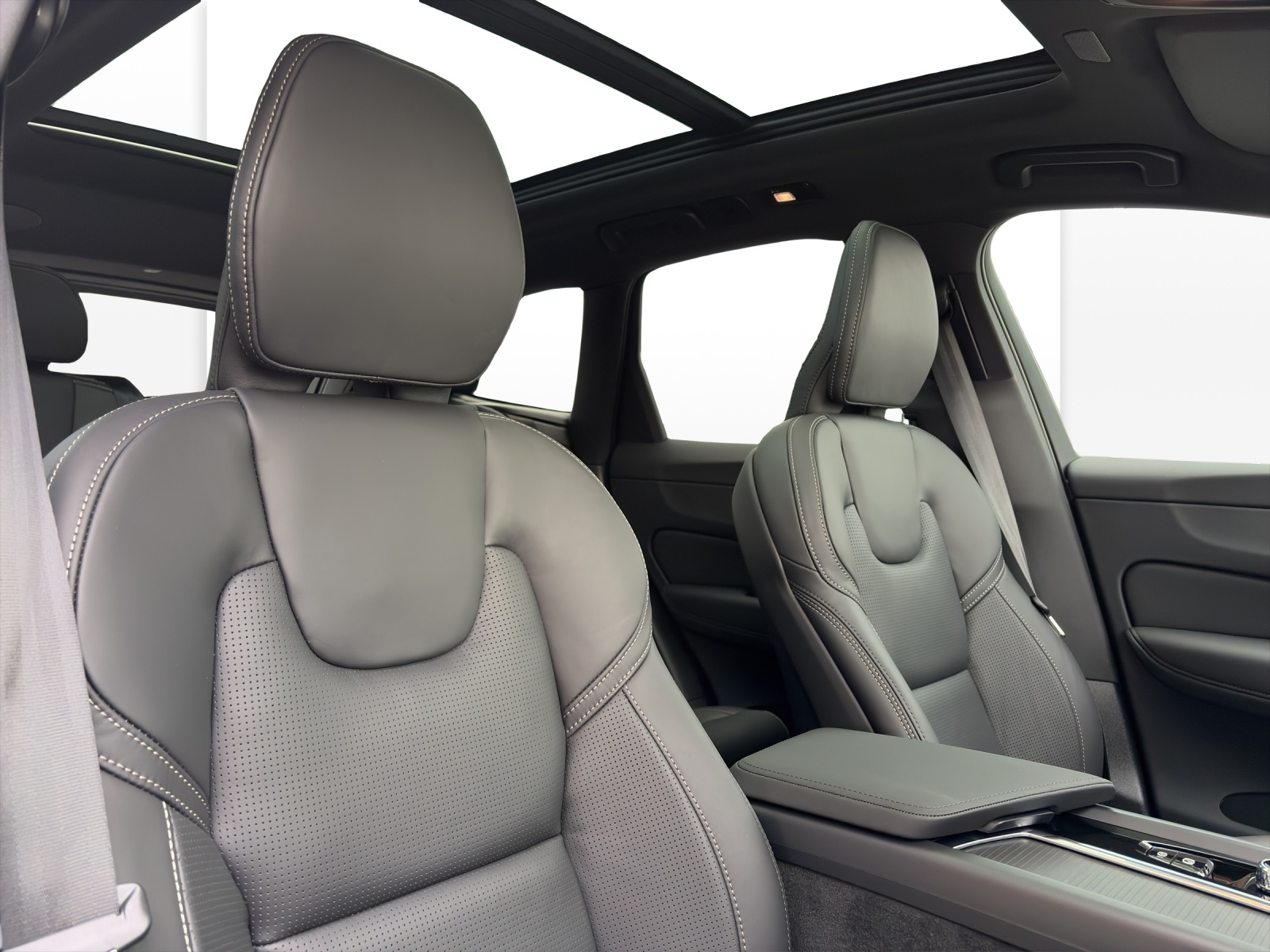VOLVO XC60 2.0 T8 TE Black Edition eAWD-image-17