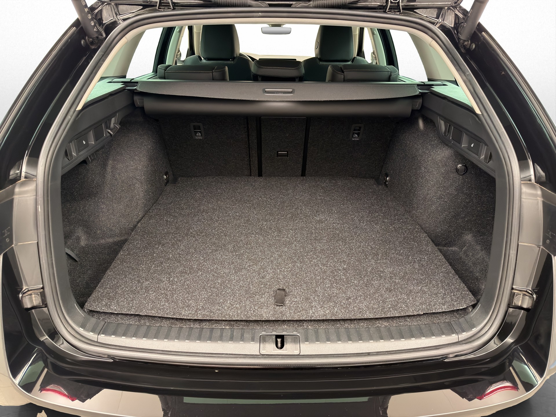 SKODA Octavia Combi 2.0 TSI Selection 4x4-image-12