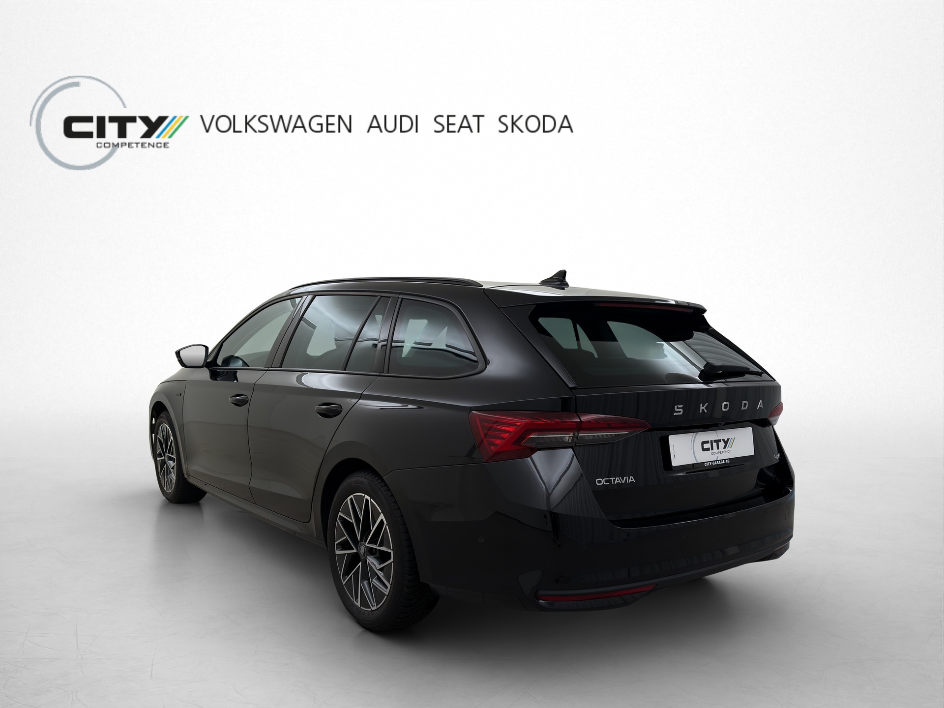 SKODA Octavia Combi 2.0 TSI Selection 4x4-image-2