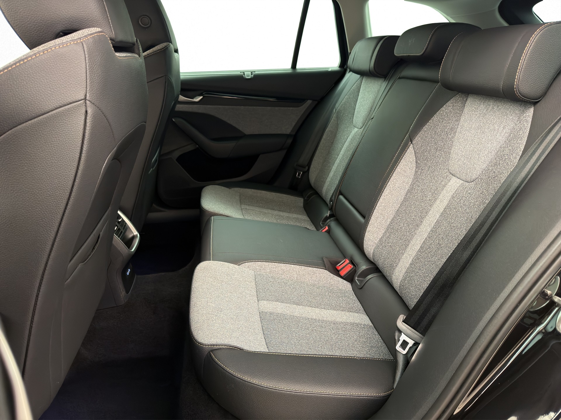 SKODA Octavia Combi 2.0 TSI Selection 4x4-image-11