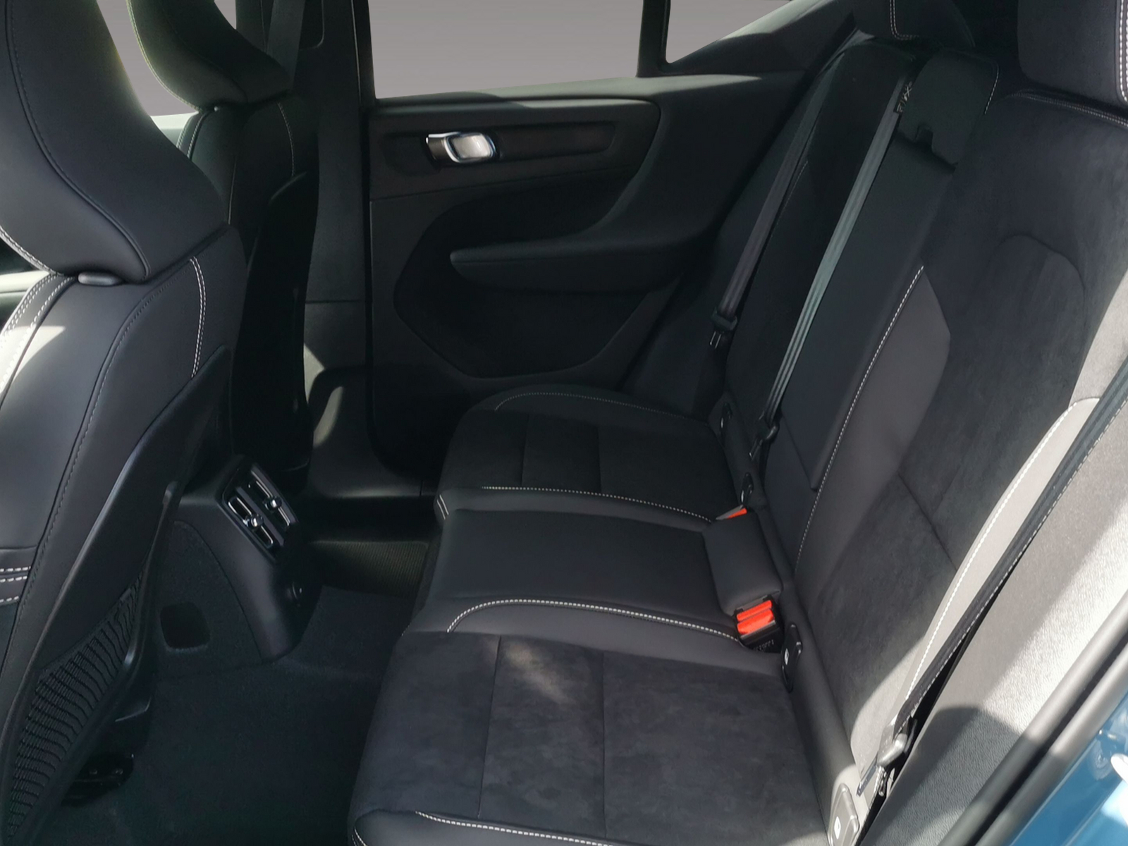 VOLVO XC40 1.5 T5 PiH Plus Dark-image-11