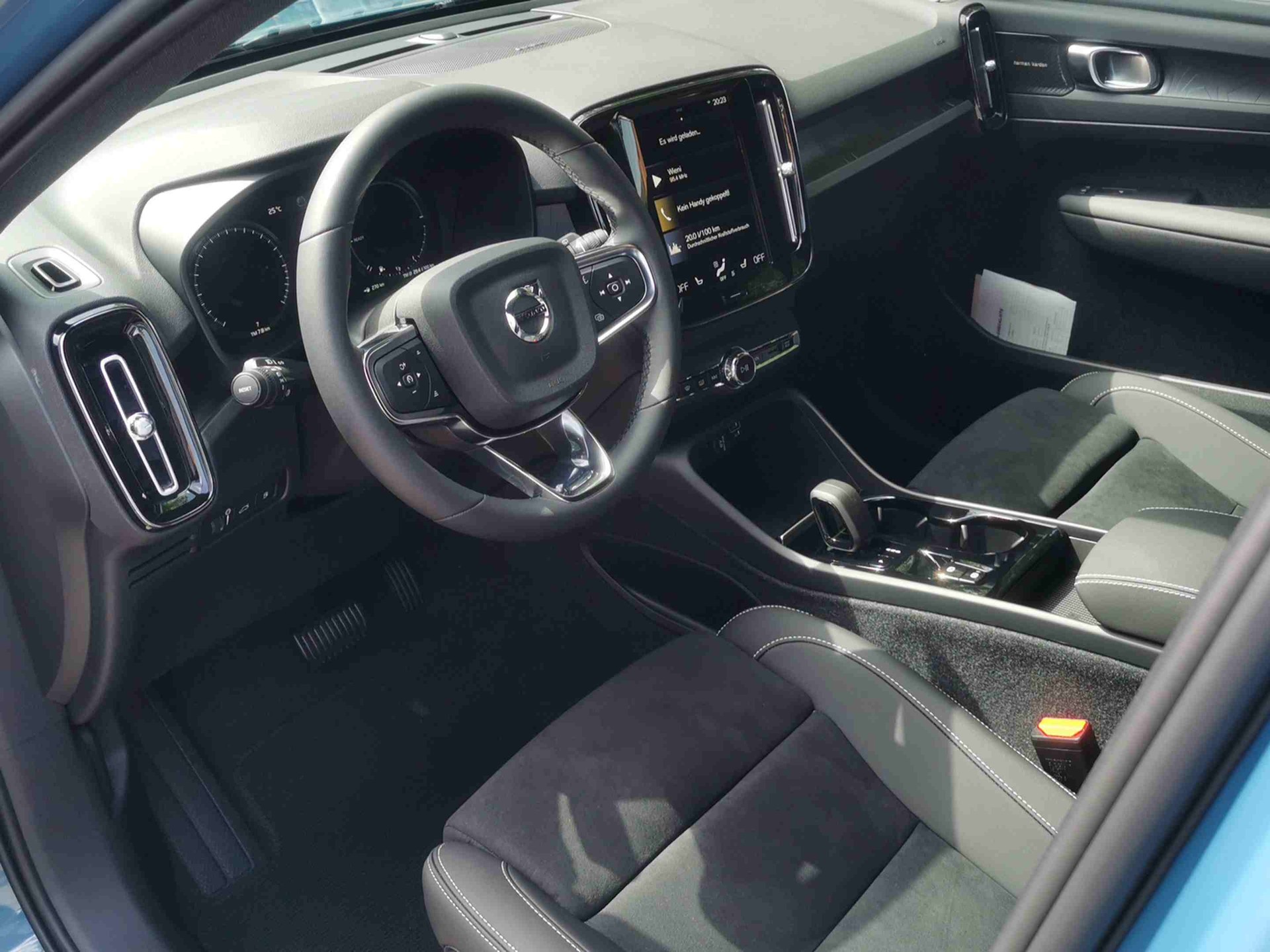 VOLVO XC40 1.5 T5 PiH Plus Dark-image-8