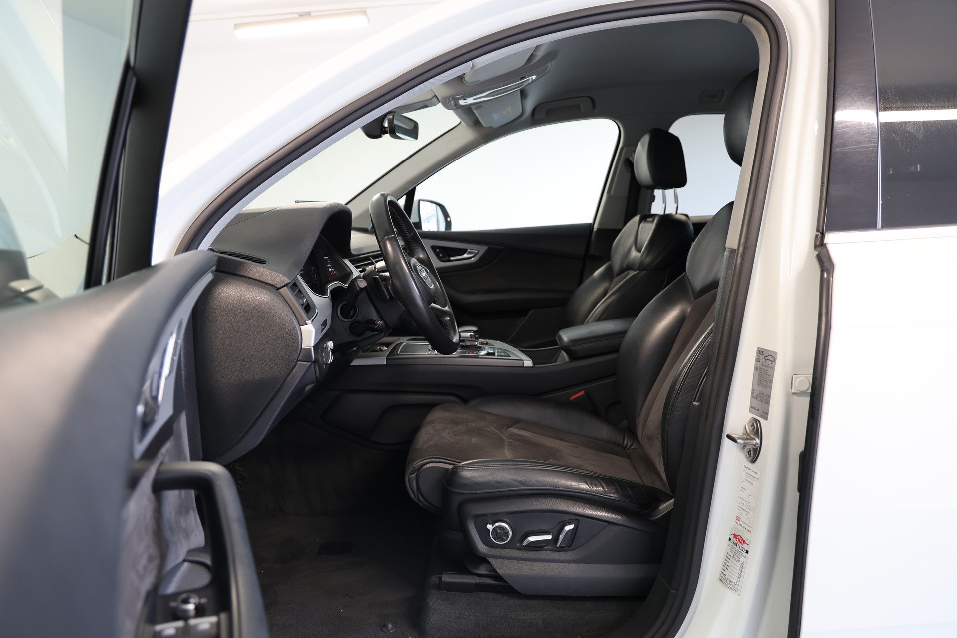 AUDI Q7 3.0 TDI ultra quattro tiptronic **7-Sitzer**-image-5