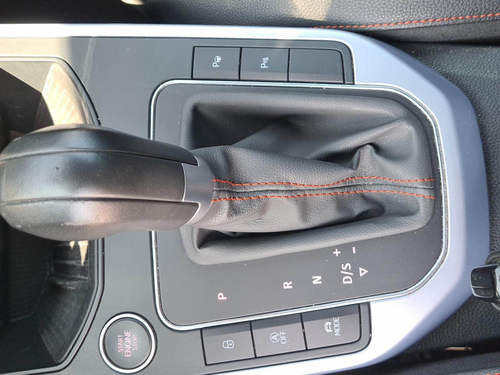 SEAT Arona 1.5 Eco TSI Hola FR DSG-image-15