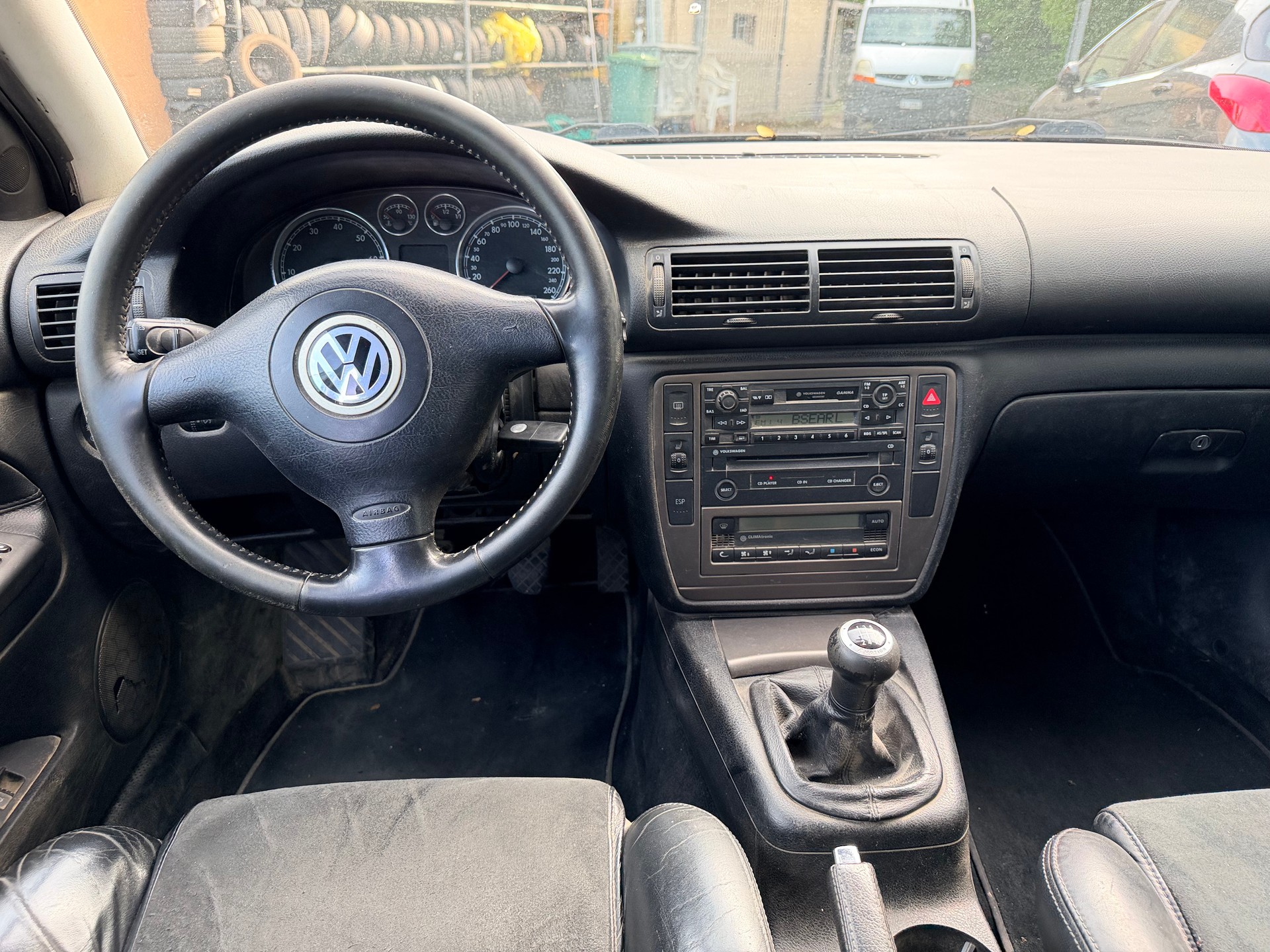 VW Passat Variant 2.8 V6 4Motion Highline-image-10