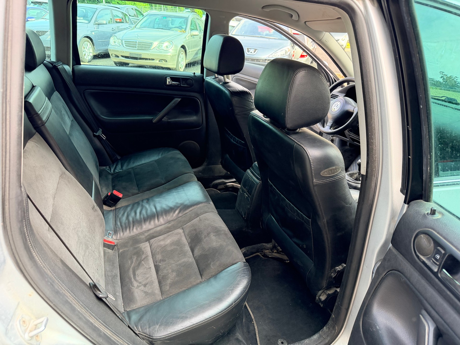 VW Passat Variant 2.8 V6 4Motion Highline-image-14
