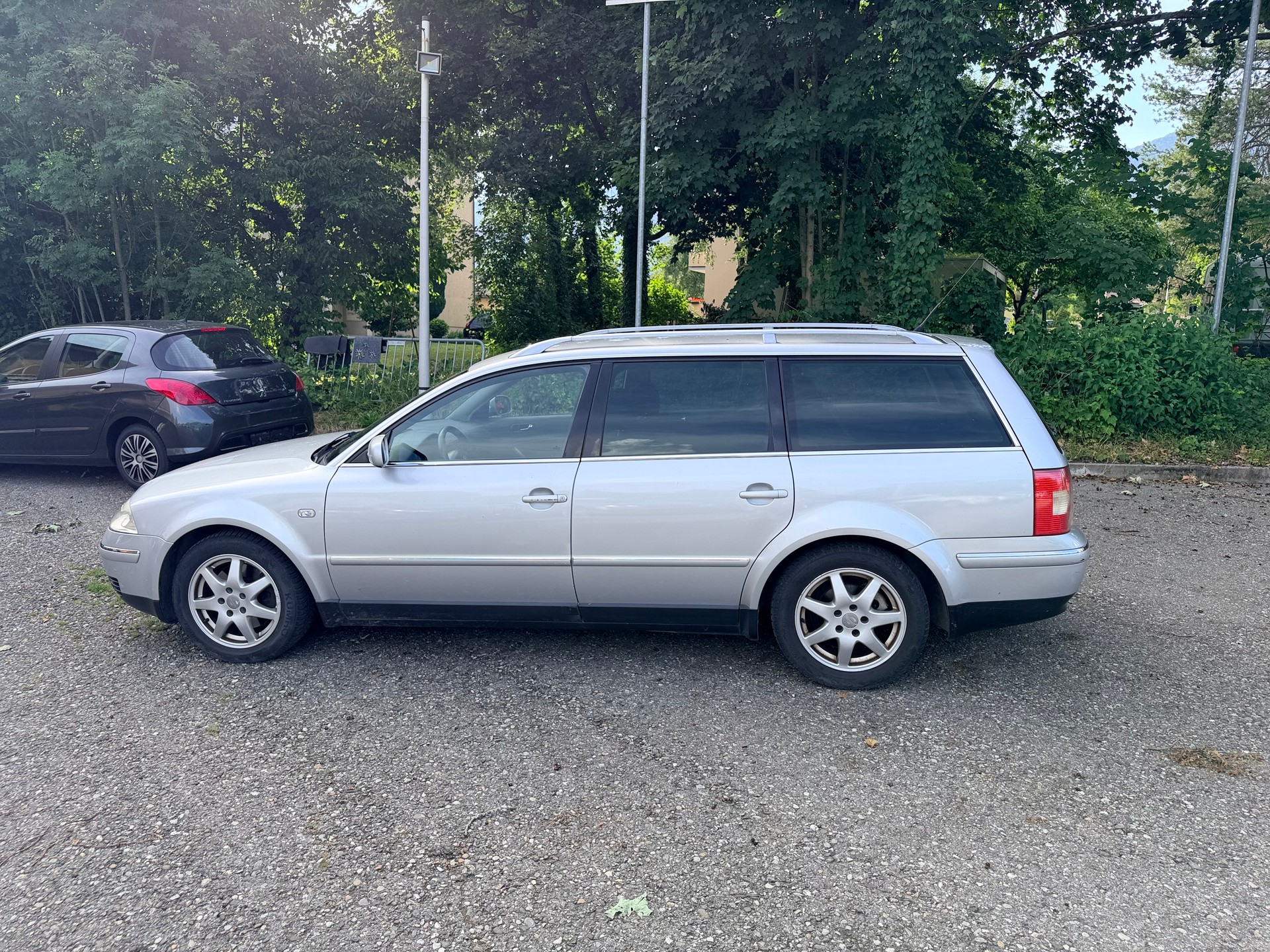 VW Passat Variant 2.8 V6 4Motion Highline-image-5