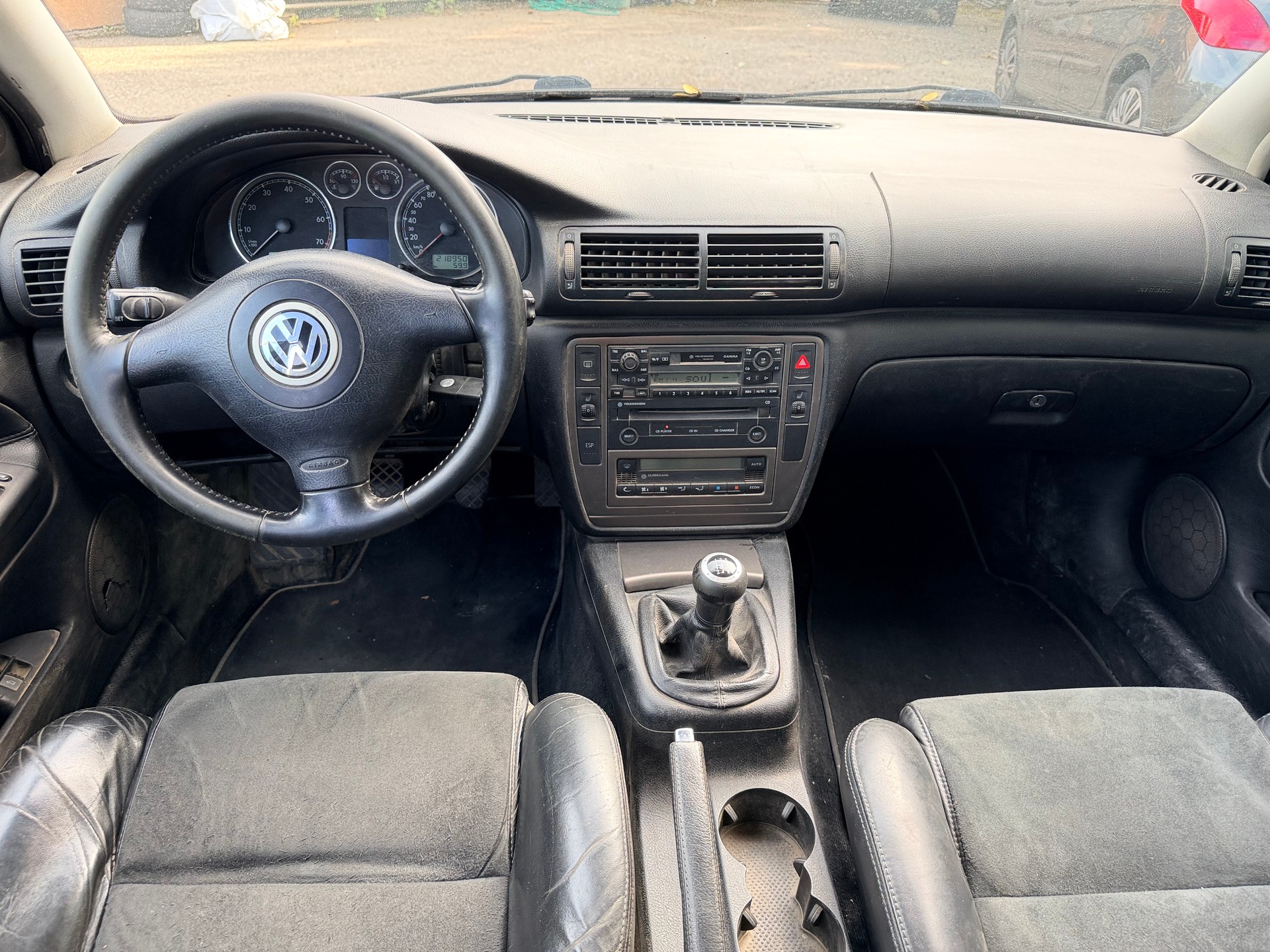 VW Passat Variant 2.8 V6 4Motion Highline-image-11
