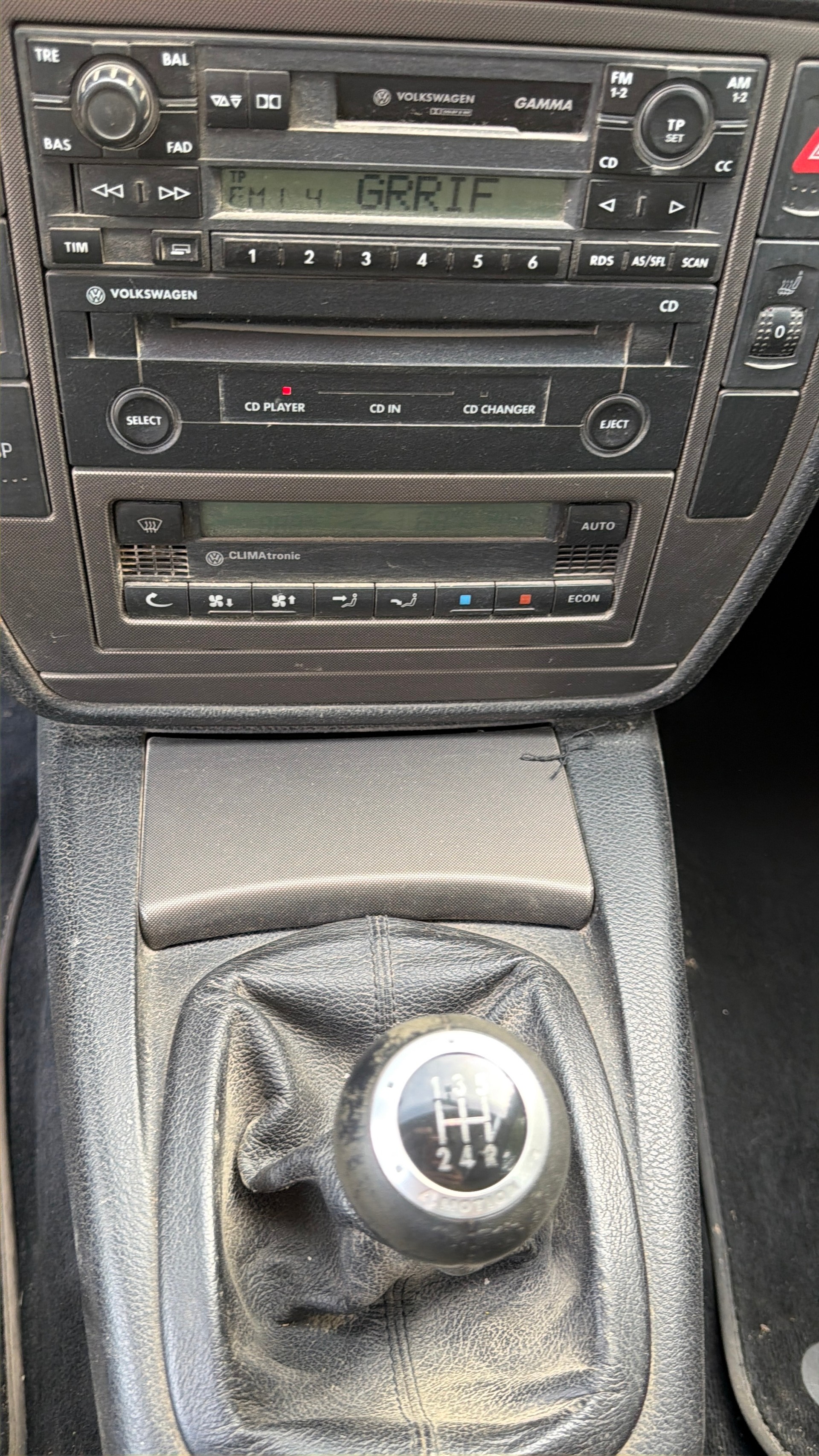 VW Passat Variant 2.8 V6 4Motion Highline-image-13
