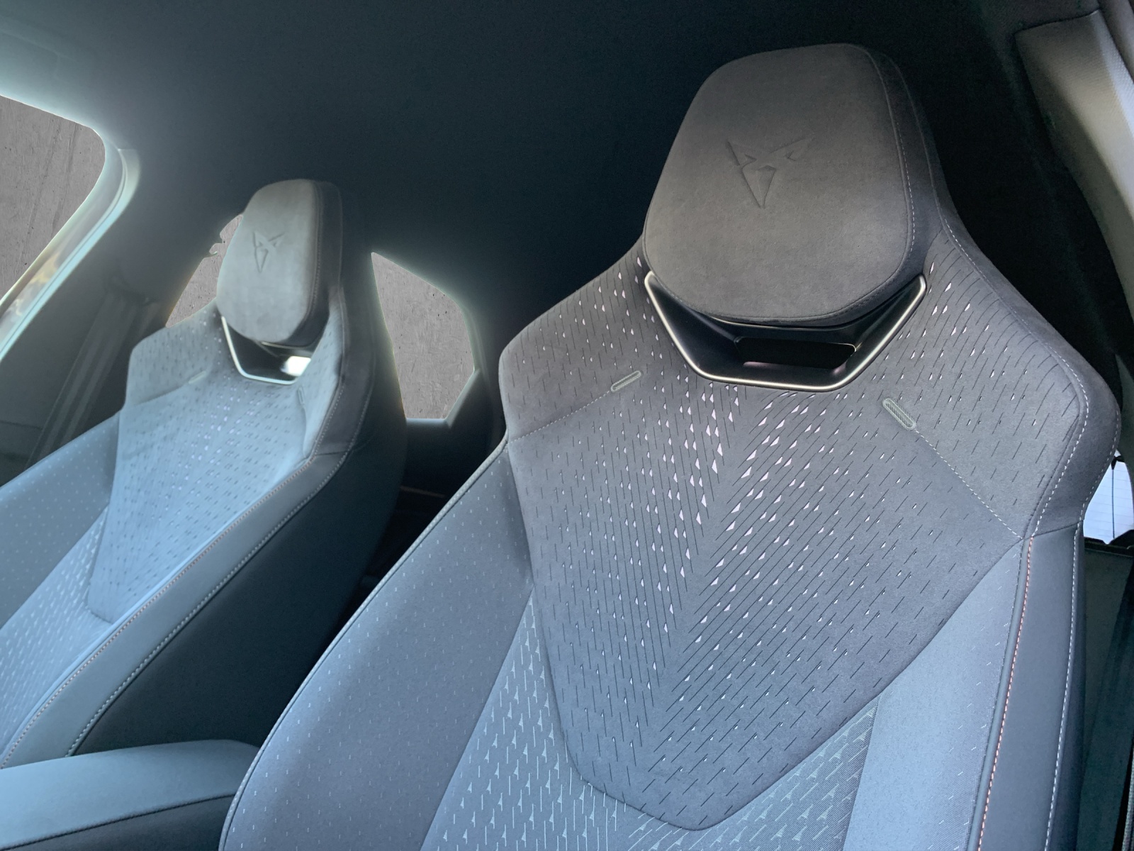 CUPRA Raval 52 kWh Dynamic Launch Edition-image-12