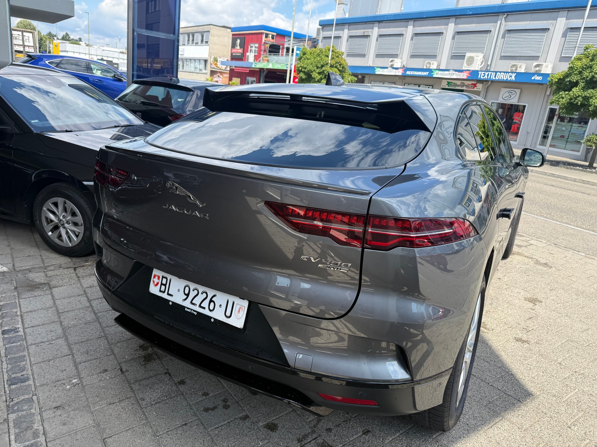 JAGUAR I-Pace EV400 HSE AWD-image-6