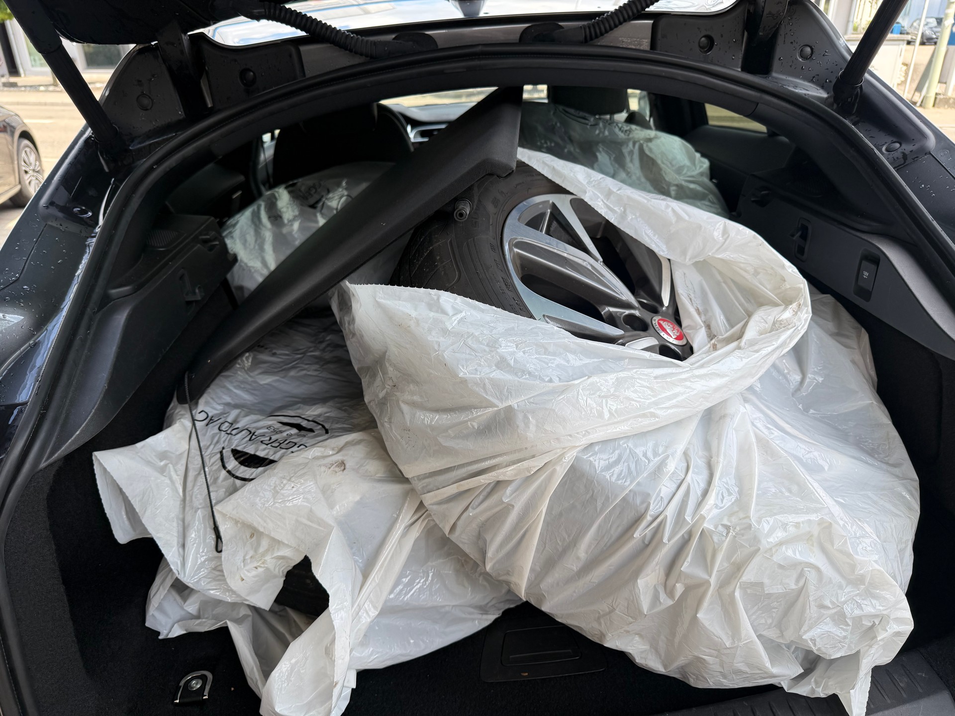 JAGUAR I-Pace EV400 HSE AWD-image-7