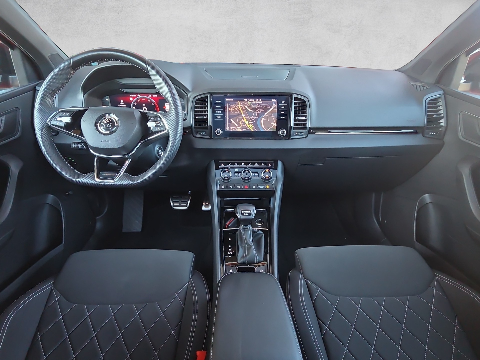 SKODA Karoq 2.0 TSI SportLine 4x4 DSG • Panorama-Dach • Rückfahrkamera • Garantie • frisch ab MFK-image-5