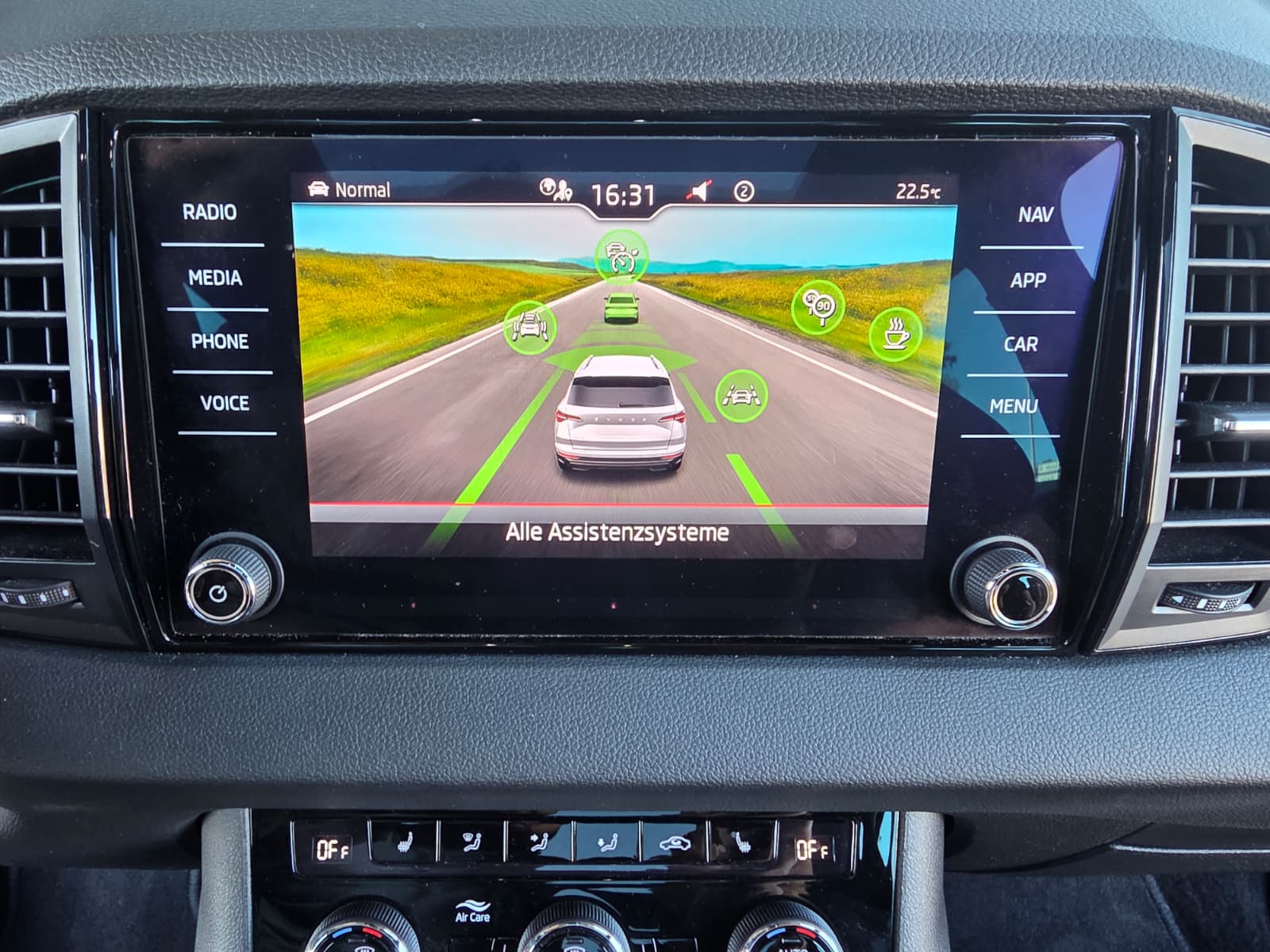 SKODA Karoq 2.0 TSI SportLine 4x4 DSG • Panorama-Dach • Rückfahrkamera • Garantie • frisch ab MFK-image-11