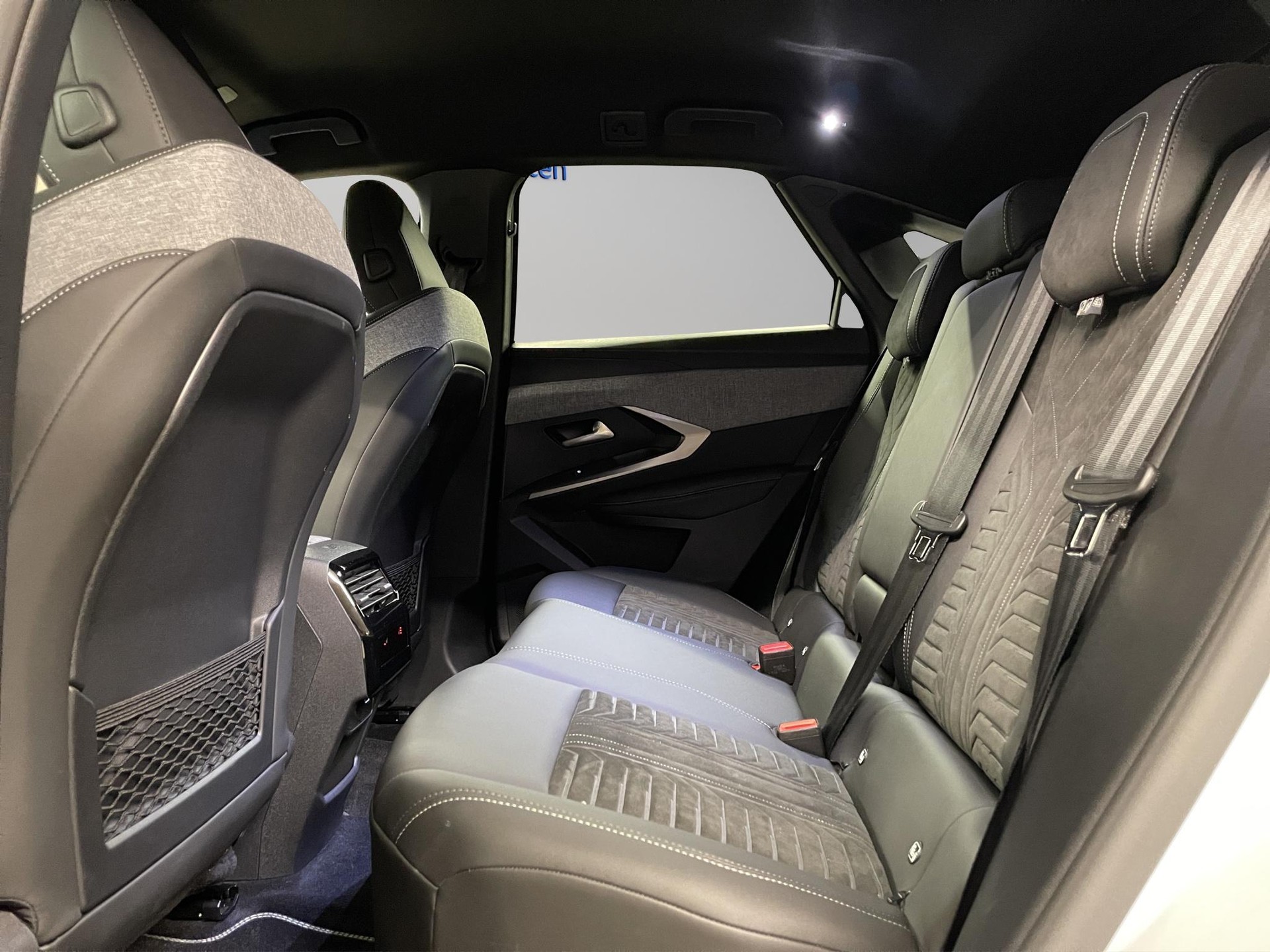 PEUGEOT 3008 1.2 Hybrid GT-image-8