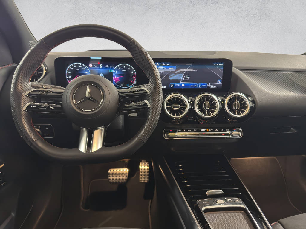 MERCEDES-BENZ GLA 220 AMG Line 4Matic-image-13