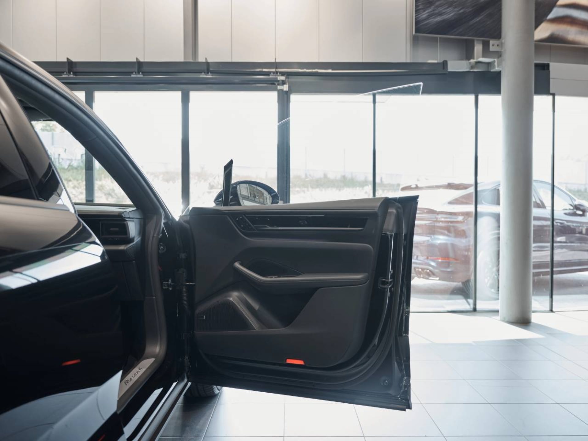 PORSCHE Macan 4-image-22